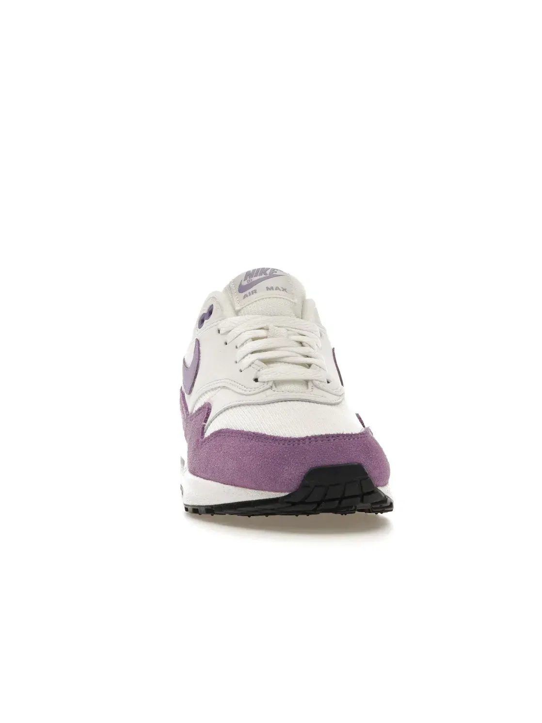 Женские кроссовки Lifestyle с замшевыми вставками Nike Air Max 1 — изображение 2 из 4, белый/фиолетовый-черный