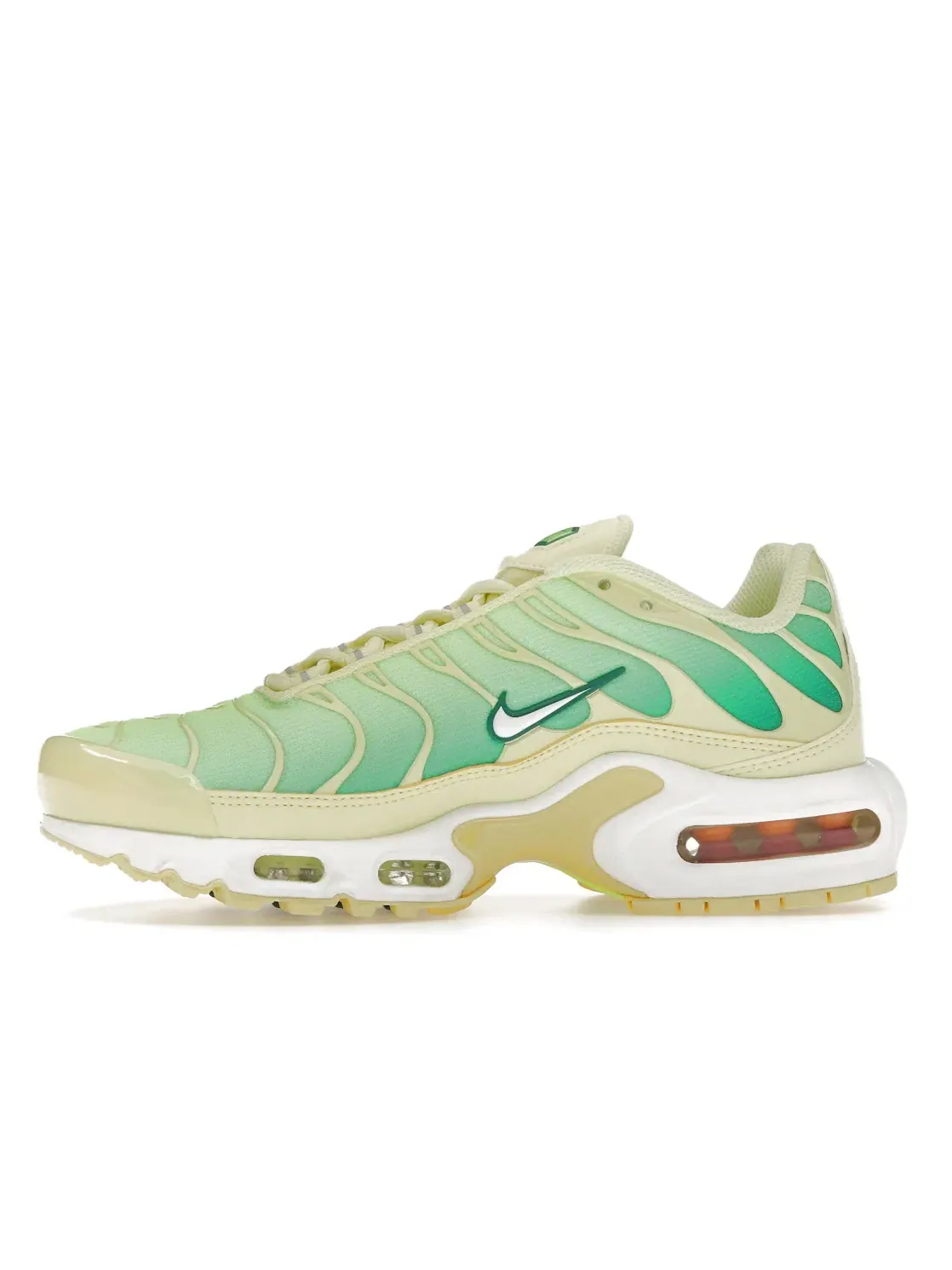 Женские кроссовки Lifestyle Nike Air Max Plus — изображение 3 из 4, зеленый/белый