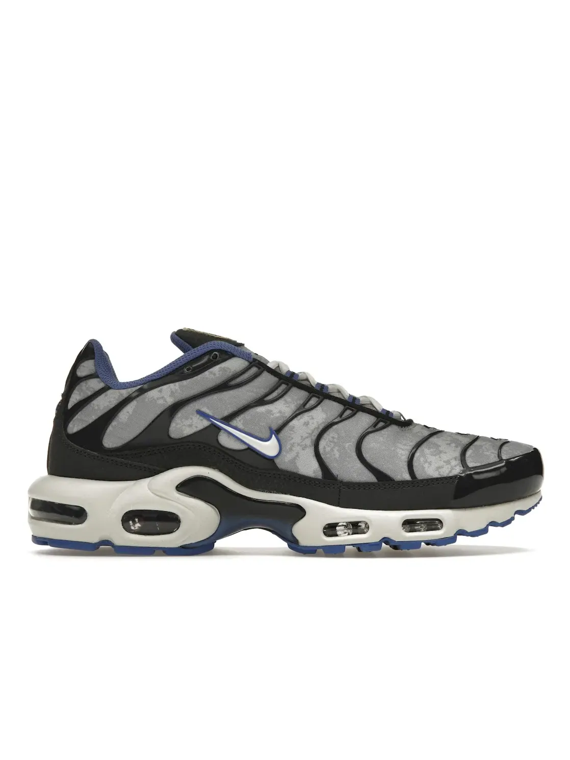 Мужские кроссовки с принтом Nike Air Max Plus Social F.C. — изображение 1 из 4, серый/черный