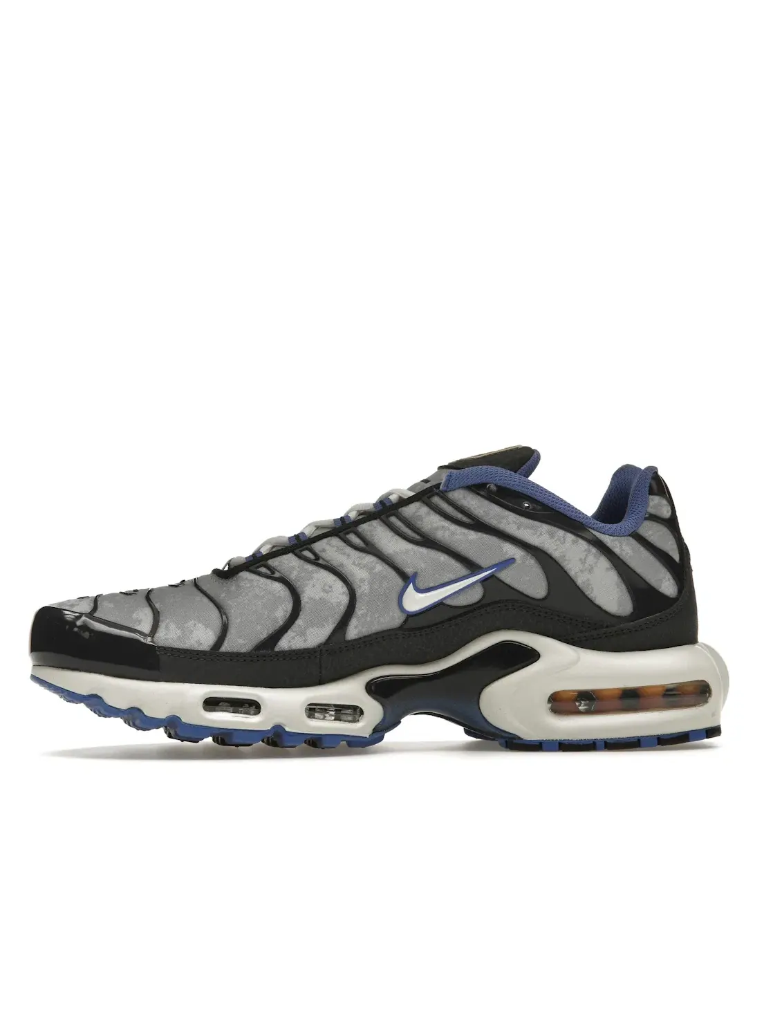 Мужские кроссовки с принтом Nike Air Max Plus Social F.C. — изображение 3 из 4, серый/черный