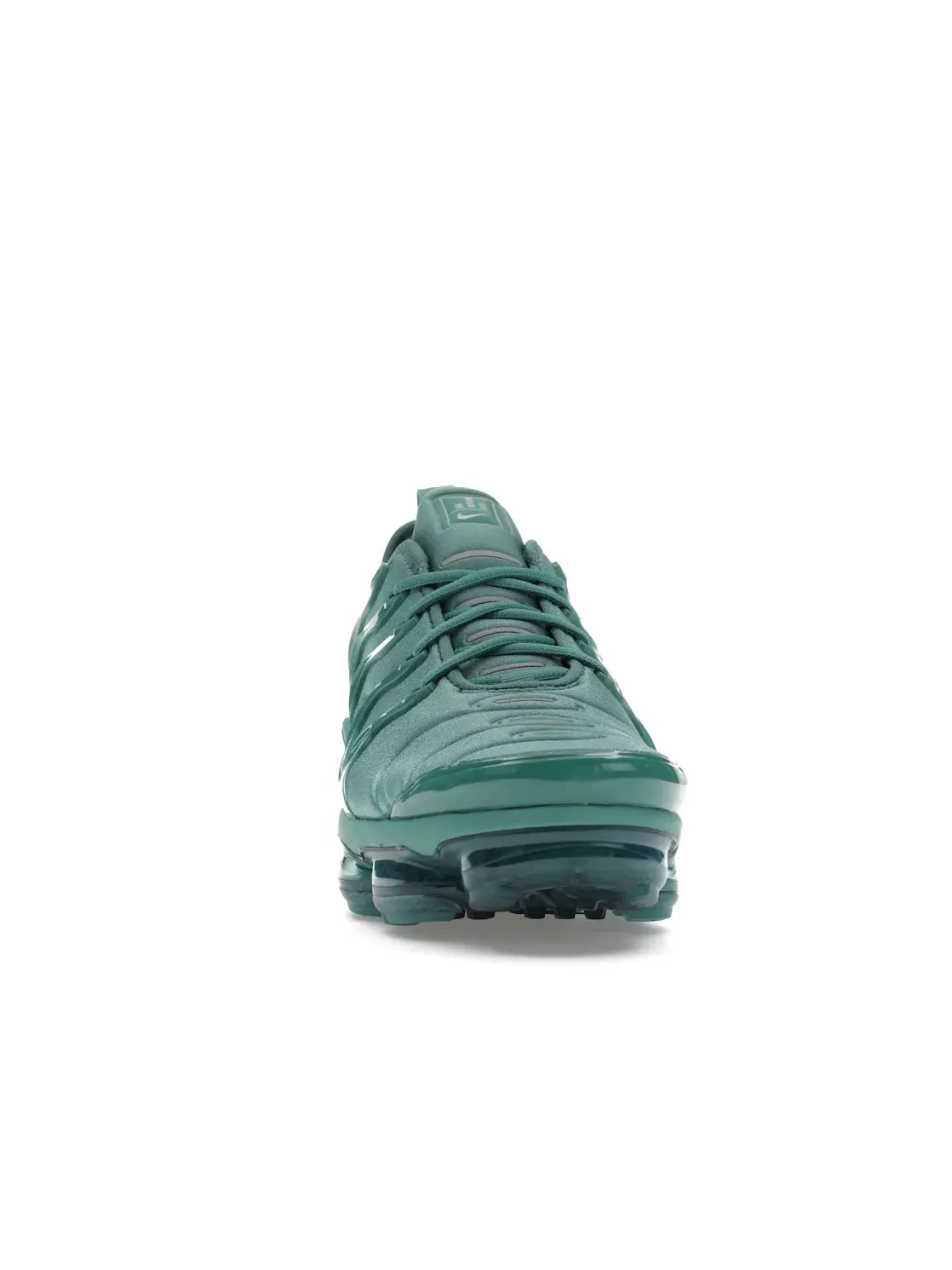 Женские кроссовки Lifestyle Nike Air Max VaporMax Plus — изображение 2 из 4, металлик серебристый