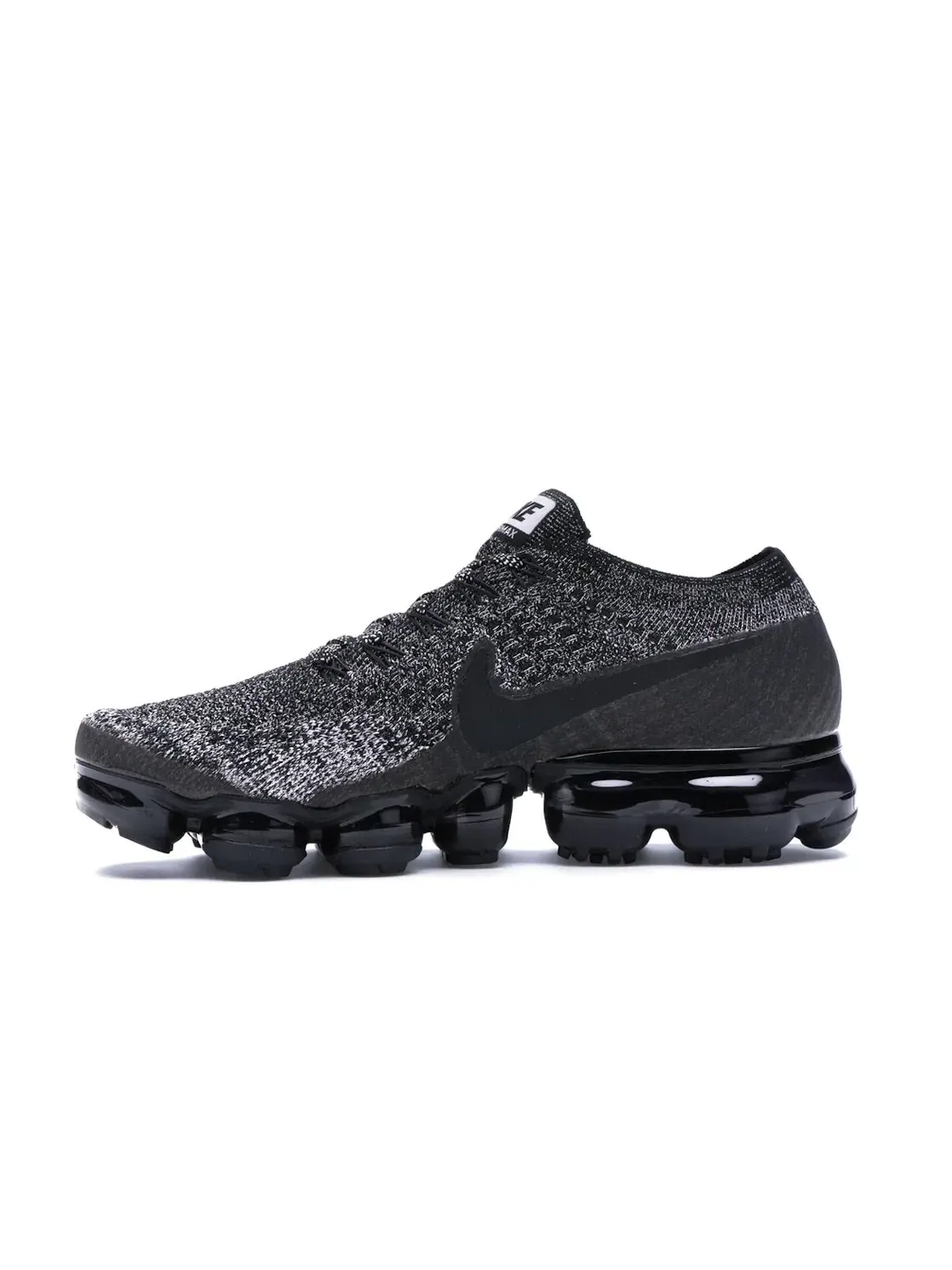 Женские кроссовки Lifestyle с контрастными элементами Nike Air VaporMax — изображение 3 из 4