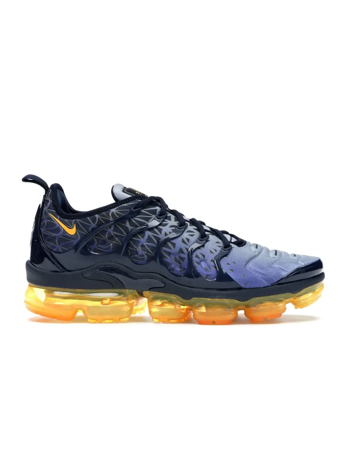 Мужские кроссовки Lifestyle с геометрическим принтом Nike Air VaporMax Plus — изображение 1 из 4, оранжевый-индиго