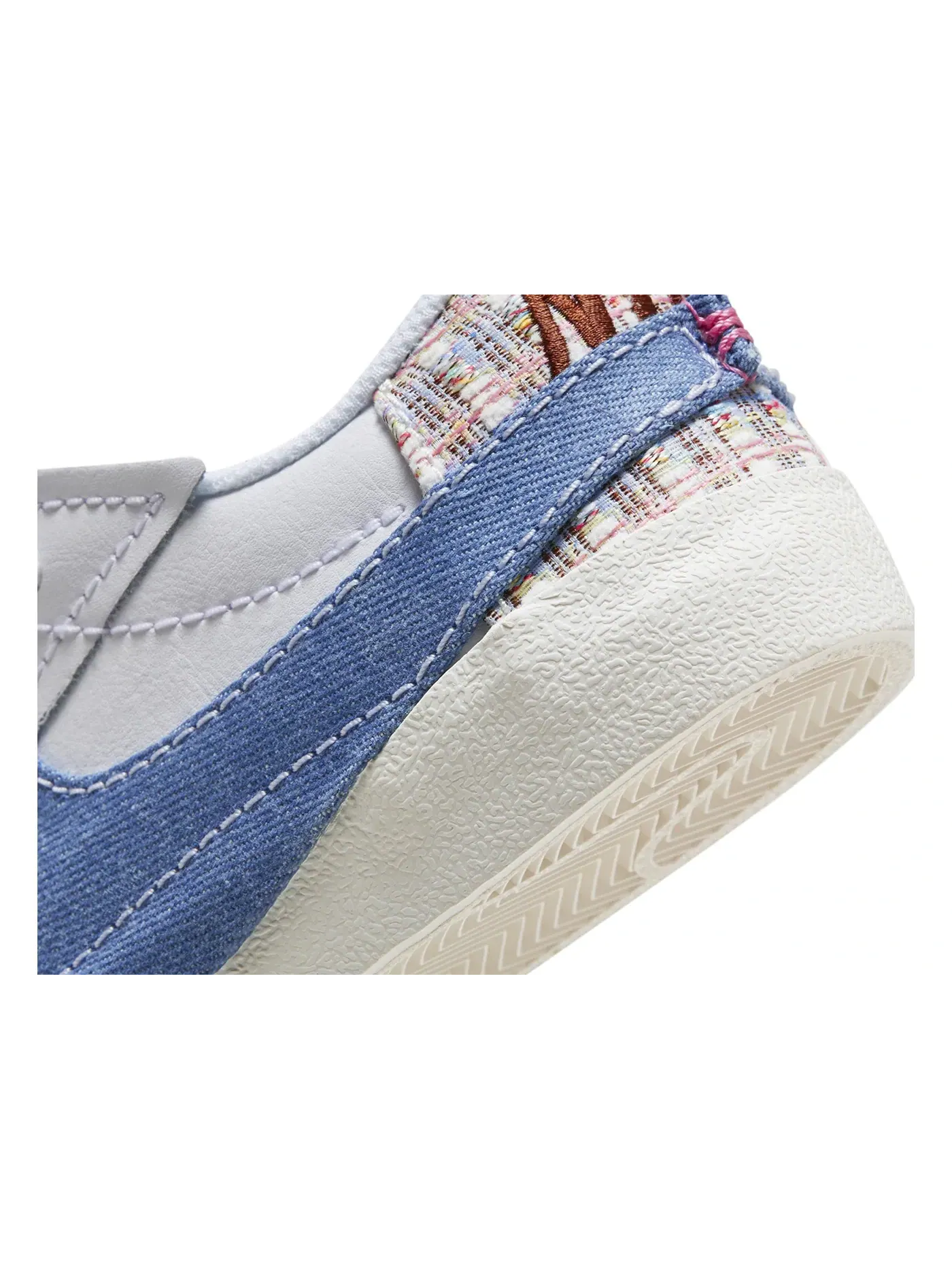 Женские кроссовки Lifestyle с джинсовой отделкой Nike Blazer Low 77 Jumbo — изображение 5 из 5, белый/синий