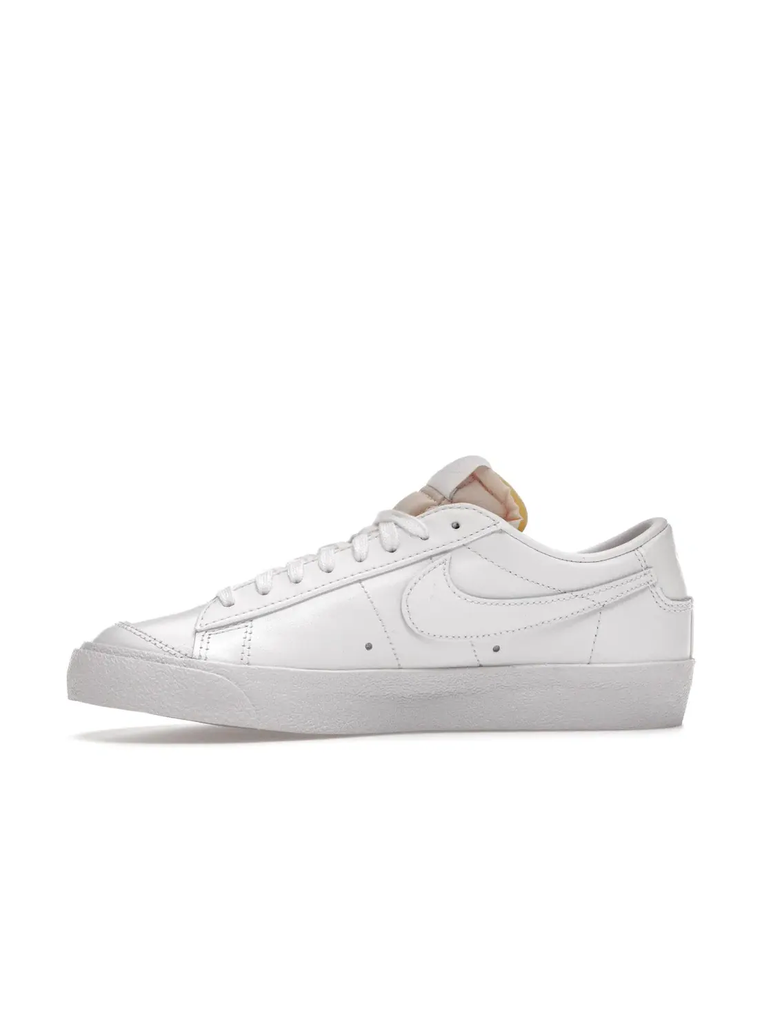 Женские кроссовки кожаные Nike Blazer Low 77 — изображение 3 из 4, белый/белый/белый