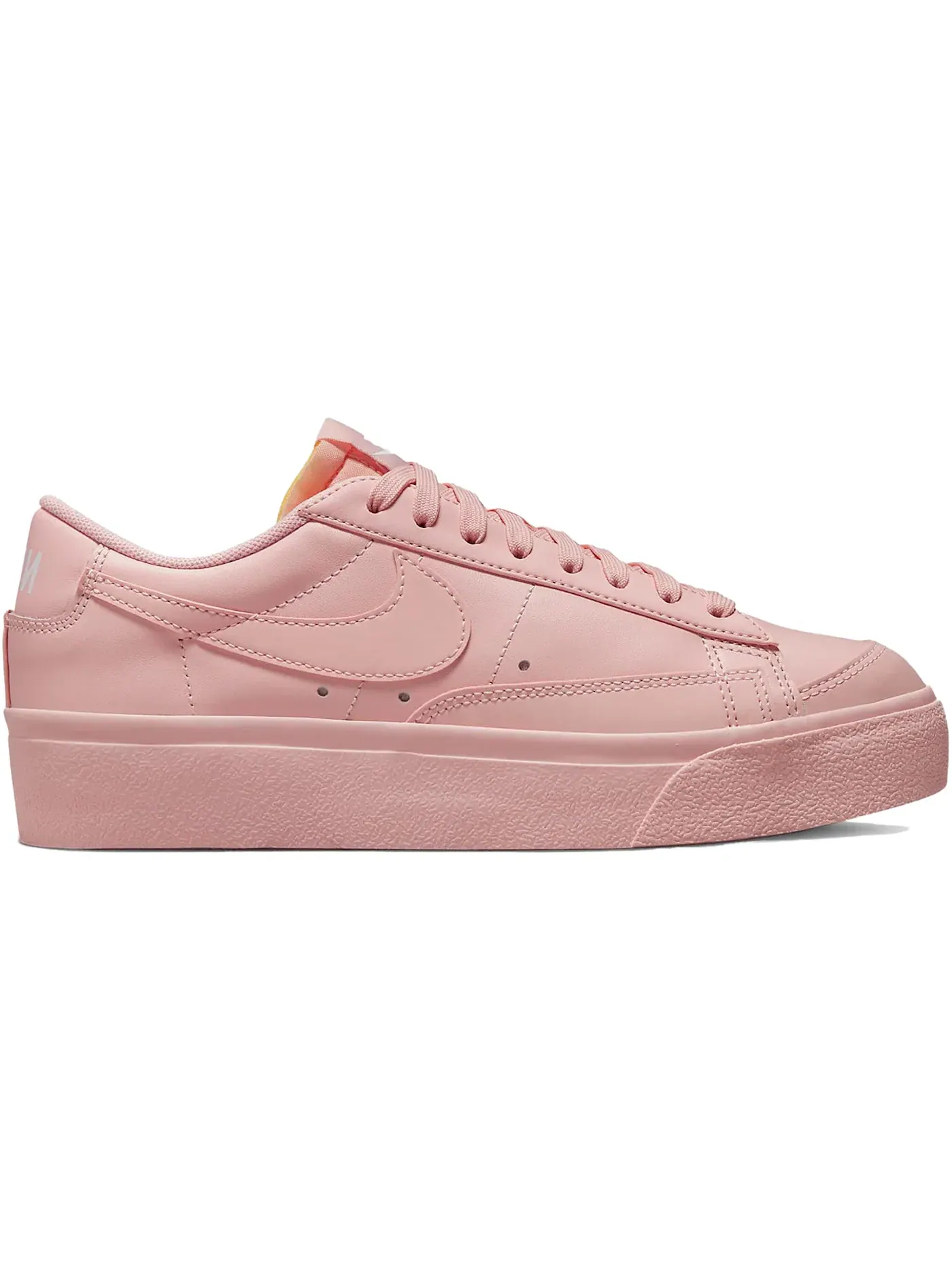 Женские кроссовки для повседневной носки Nike Blazer Low Platform Nike — изображение 1 из 1, черный/оранжевый