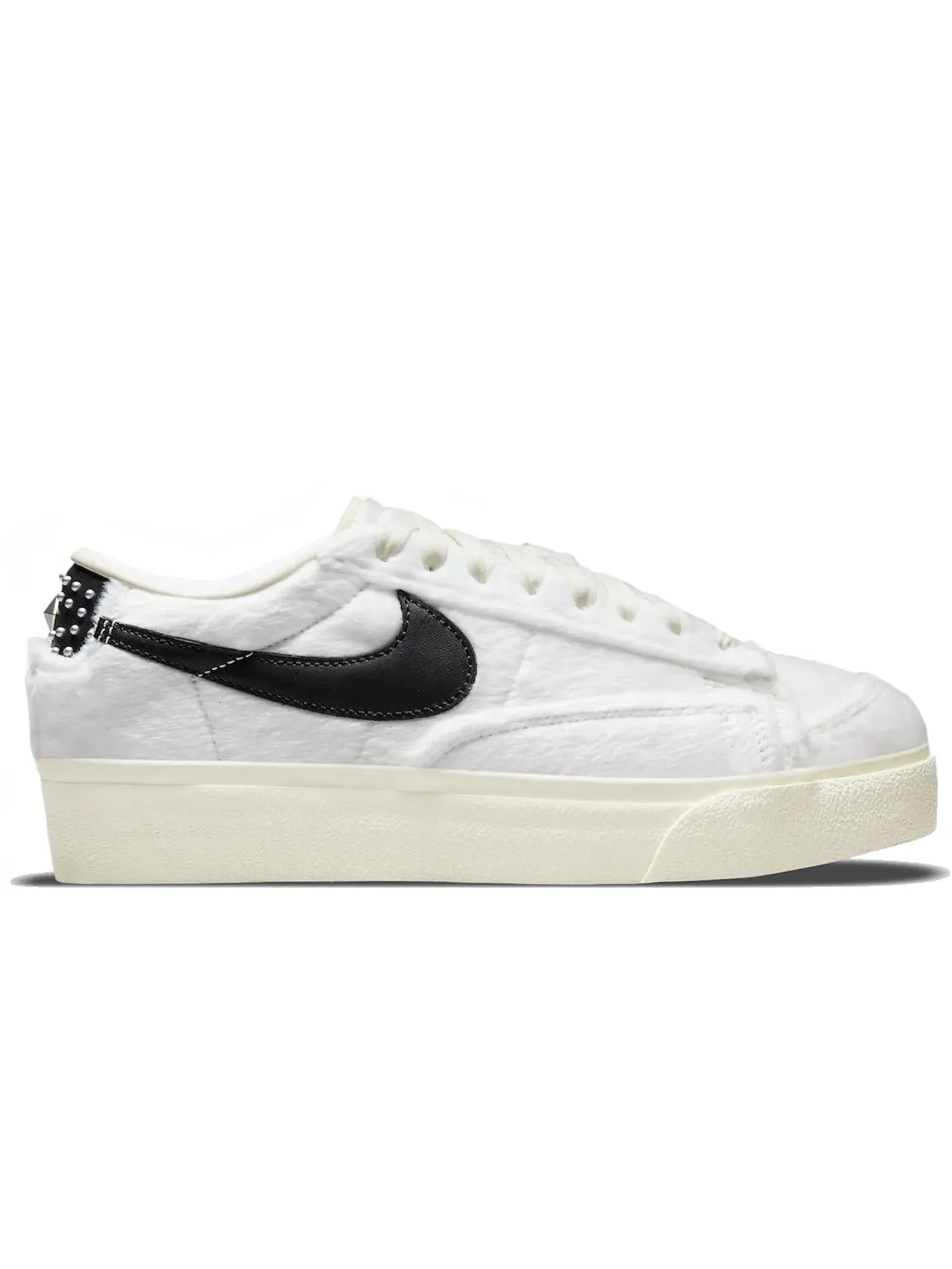 Женские кроссовки с завышенной подошвой Nike Blazer Low Platform — изображение 1 из 1, черный