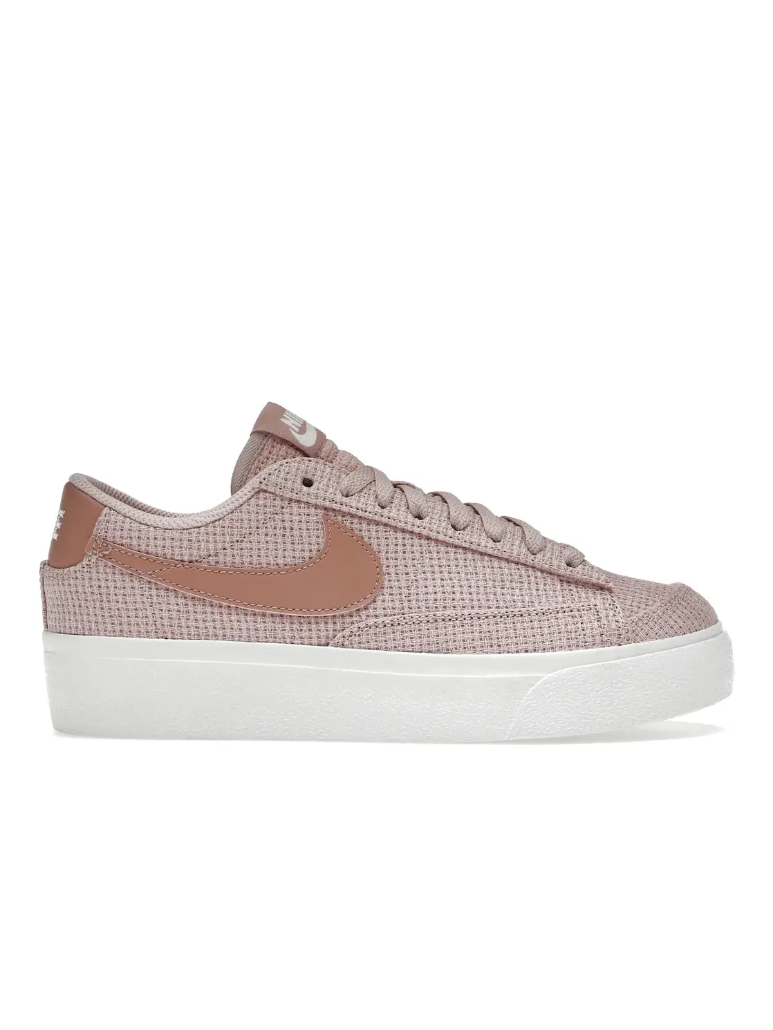 Женские кроссовки на платформе Nike Blazer Low Platform Nike — изображение 1 из 4