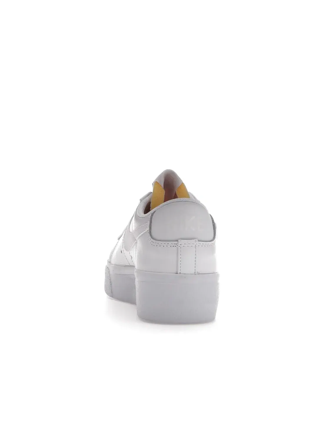 Женские кроссовки с подошвой платформы Nike Blazer Low Platform — изображение 4 из 4, белый/белый-белый