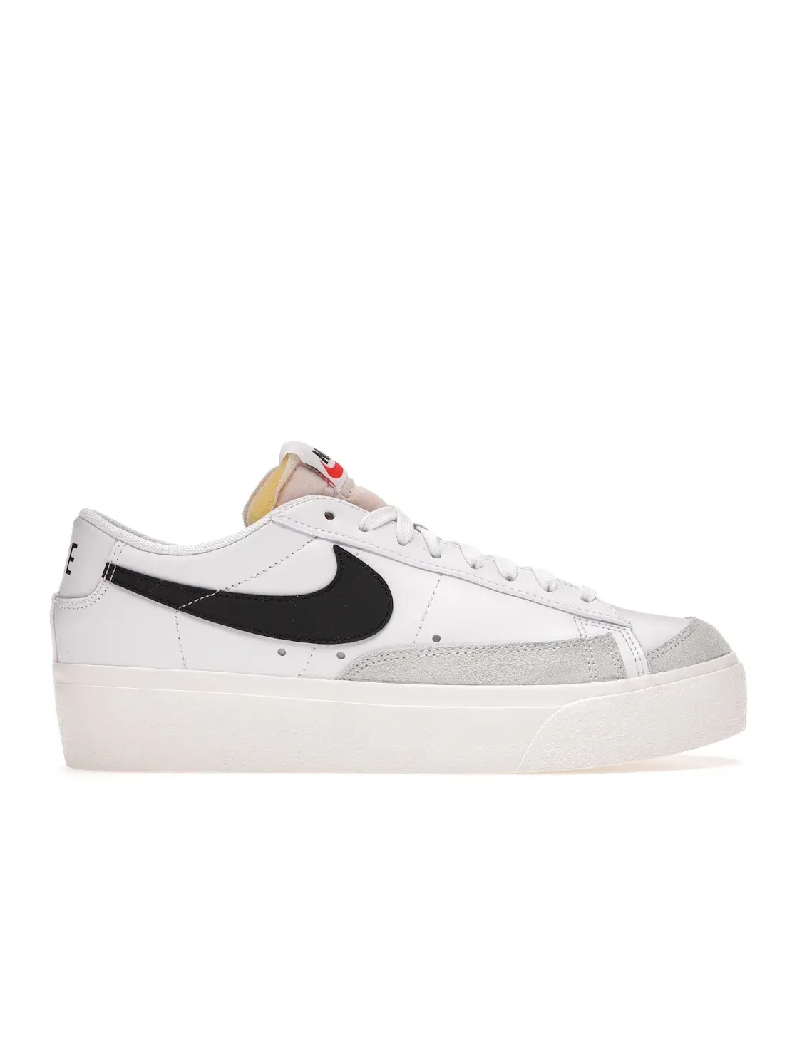 Женские кроссовки Lifestyle с платформой Nike Blazer Low Platform Nike — изображение 1 из 4, белый/черный--оранжевый