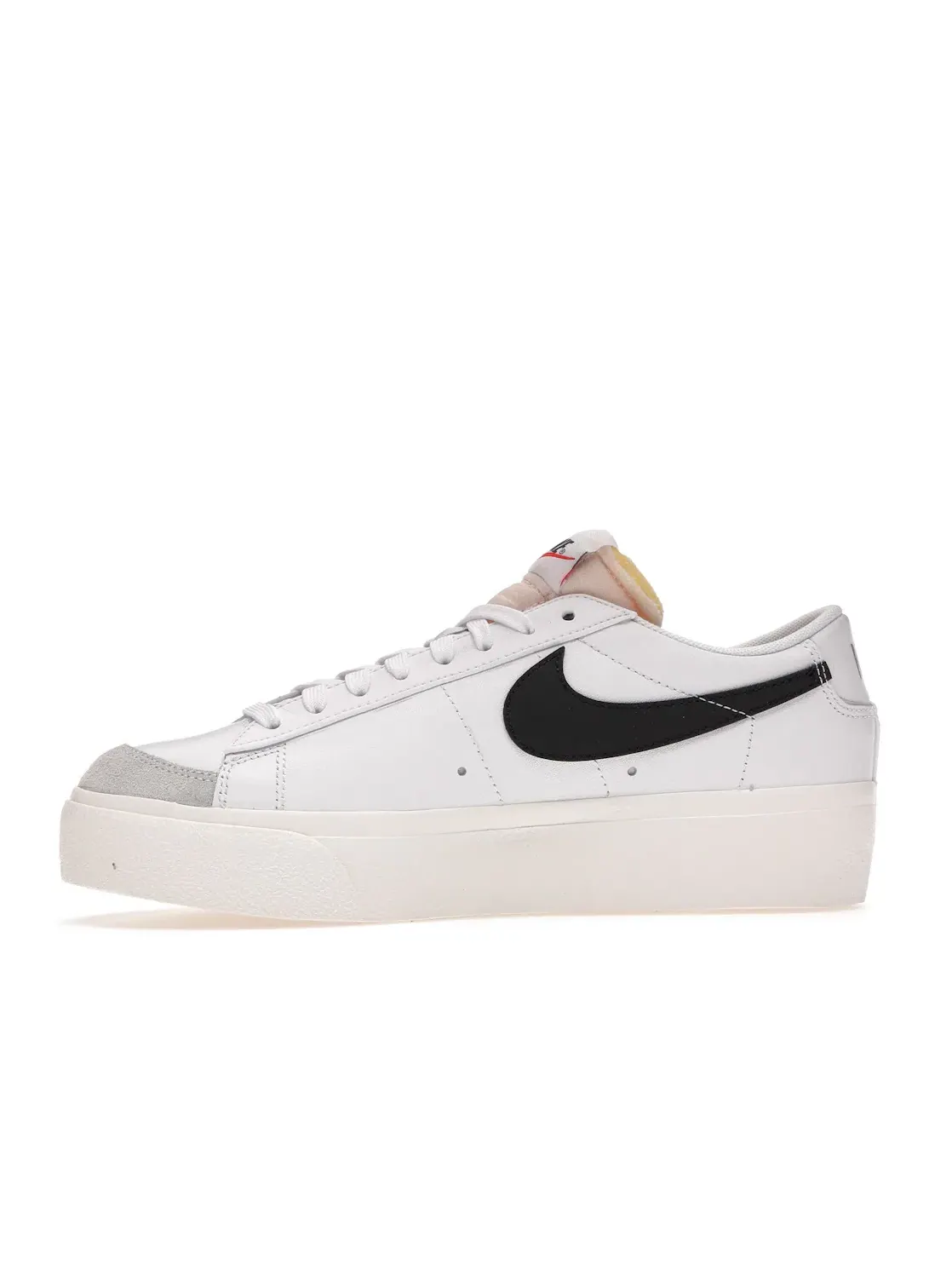 Женские кроссовки Lifestyle с платформой Nike Blazer Low Platform Nike — изображение 3 из 4, белый/черный--оранжевый
