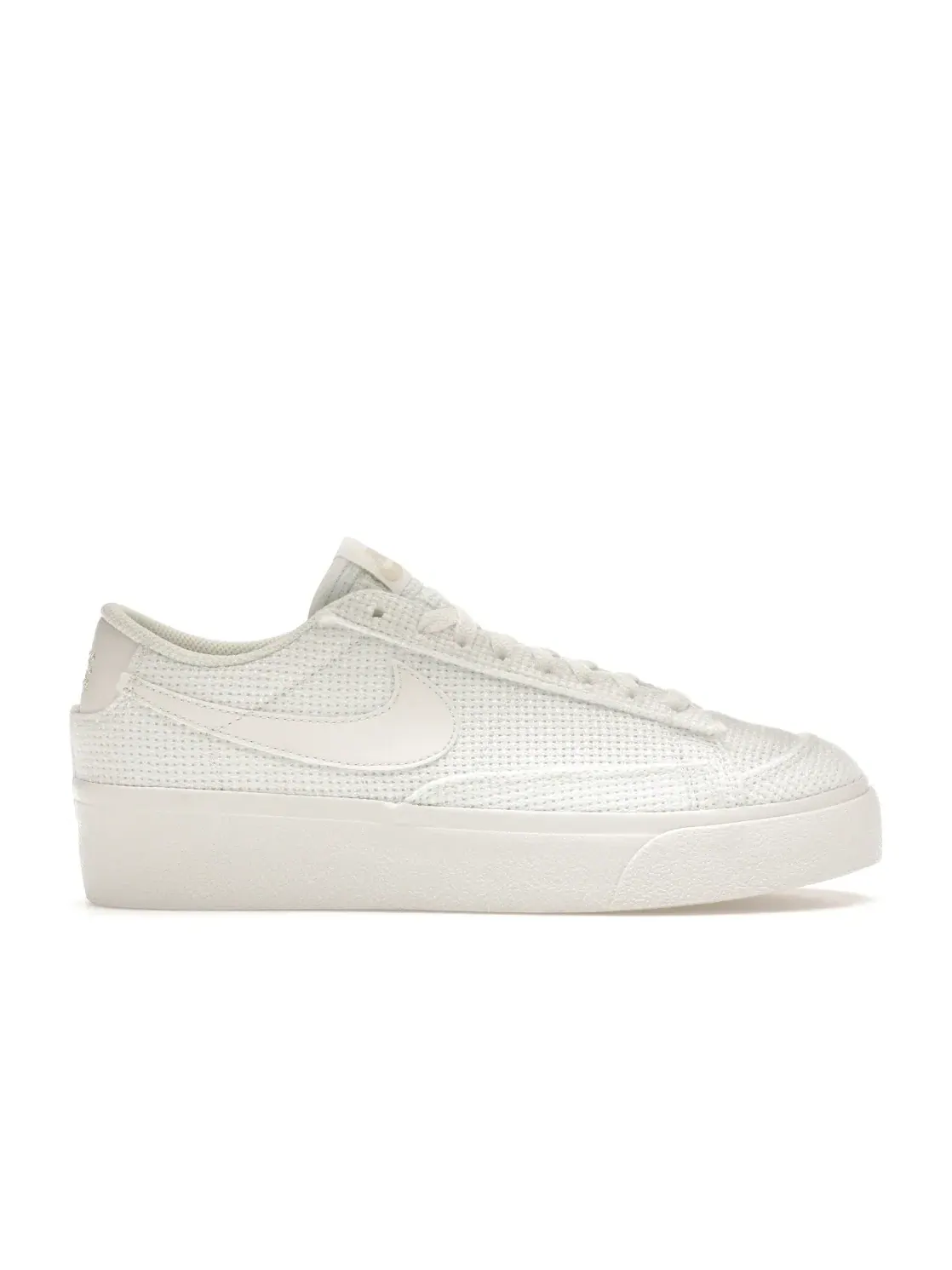 Женские кроссовки с платформой Nike Blazer Low Platform — изображение 1 из 4, белый//белый