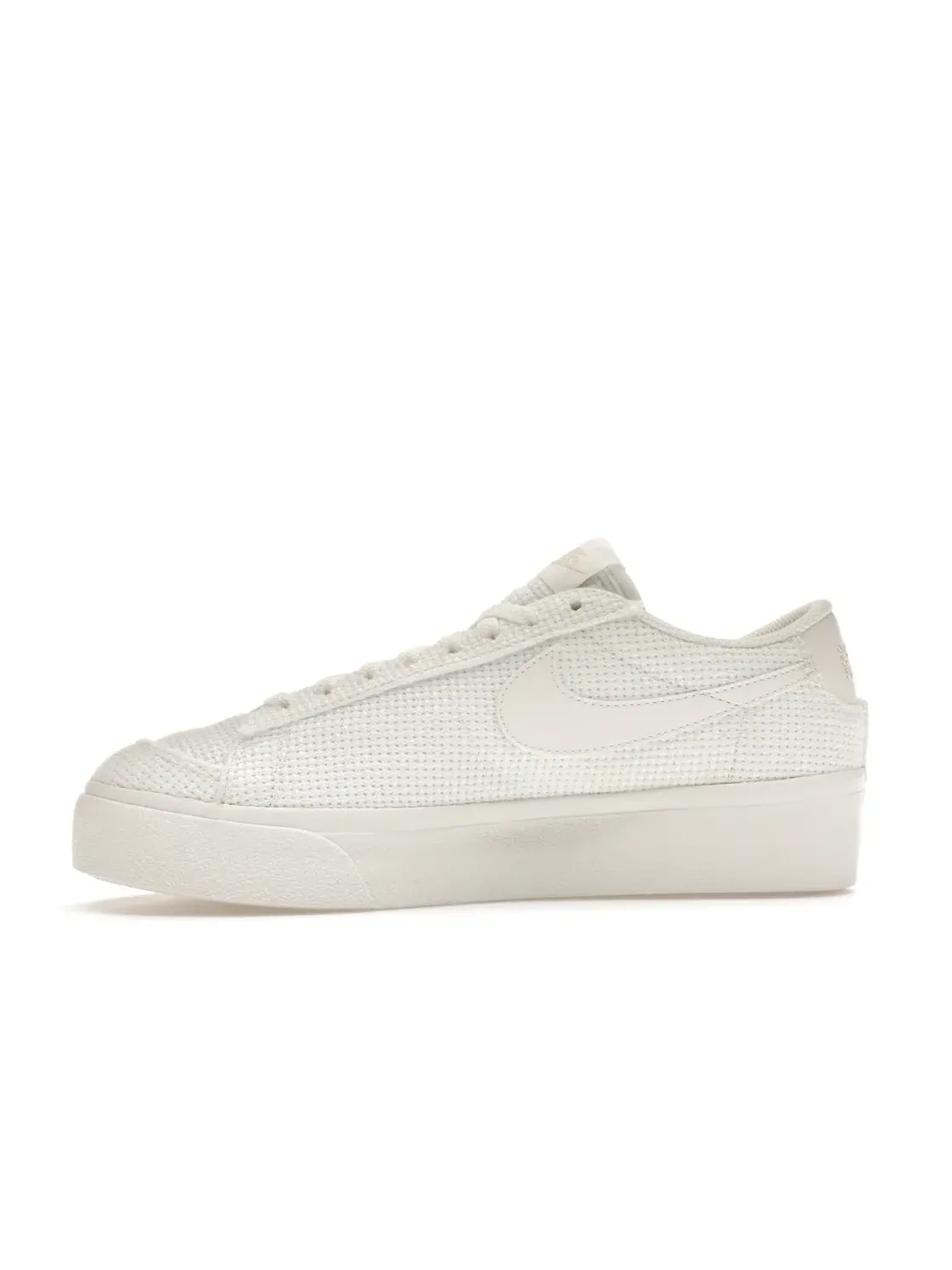 Женские кроссовки с платформой Nike Blazer Low Platform — изображение 3 из 4, белый//белый