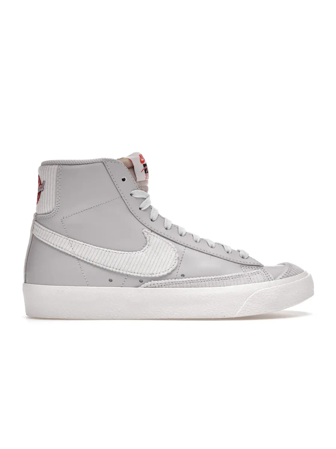 Мужские кроссовки для активного отдыха Nike Blazer Mid 77 EMB — изображение 1 из 4