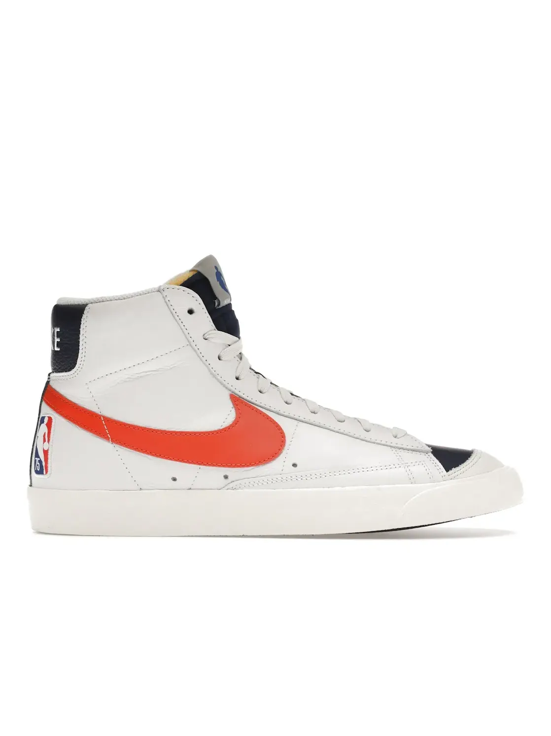 Мужские кроссовки Lifestyle с белой кожаной верхней частью Nike Blazer Mid 77 Nike — изображение 1 из 4