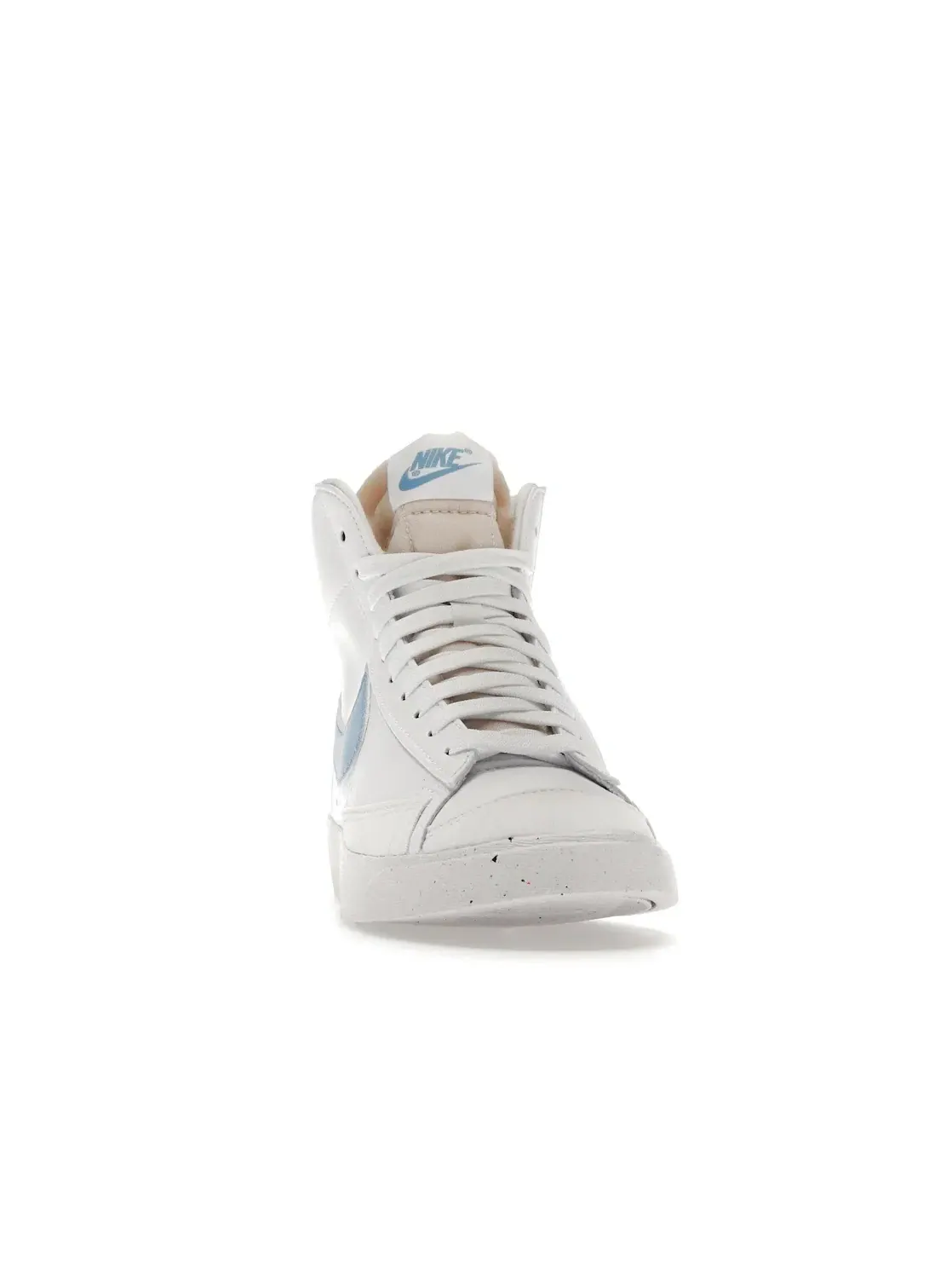 Женские кроссовки Lifestyle с замшевыми накладками Nike Blazer Mid 77 Next Nature — изображение 2 из 4, белый/синий