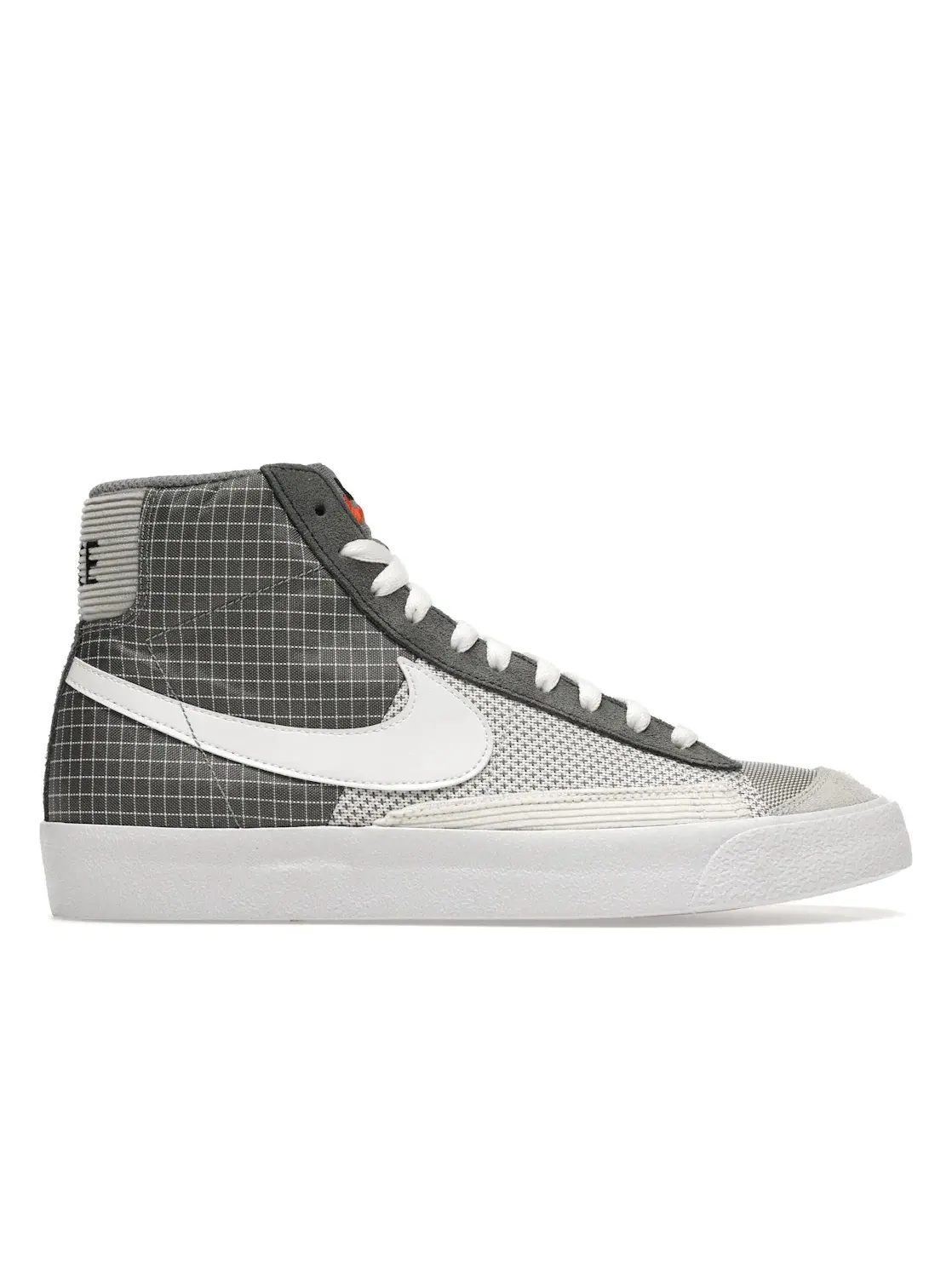 Мужские кроссовки Lifestyle с винтажным дизайном Nike Blazer Mid 77 Nike — изображение 1 из 4, серый/белый-серый