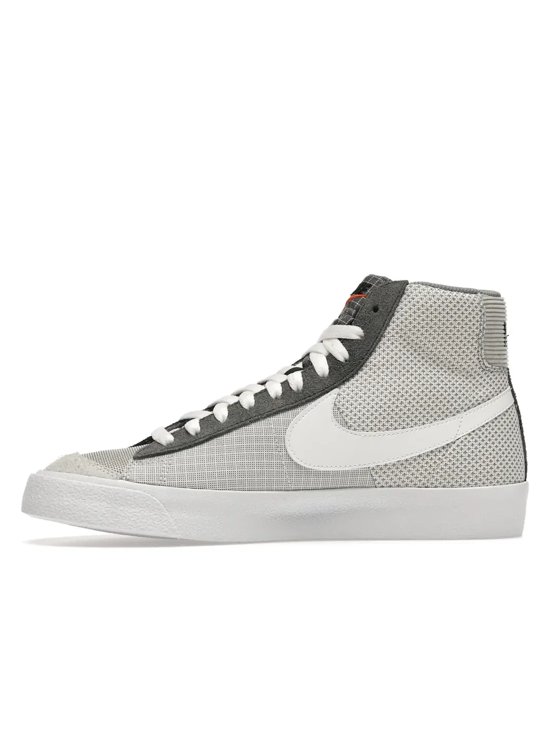 Мужские кроссовки Lifestyle с винтажным дизайном Nike Blazer Mid 77 Nike — изображение 3 из 4, серый/белый-серый