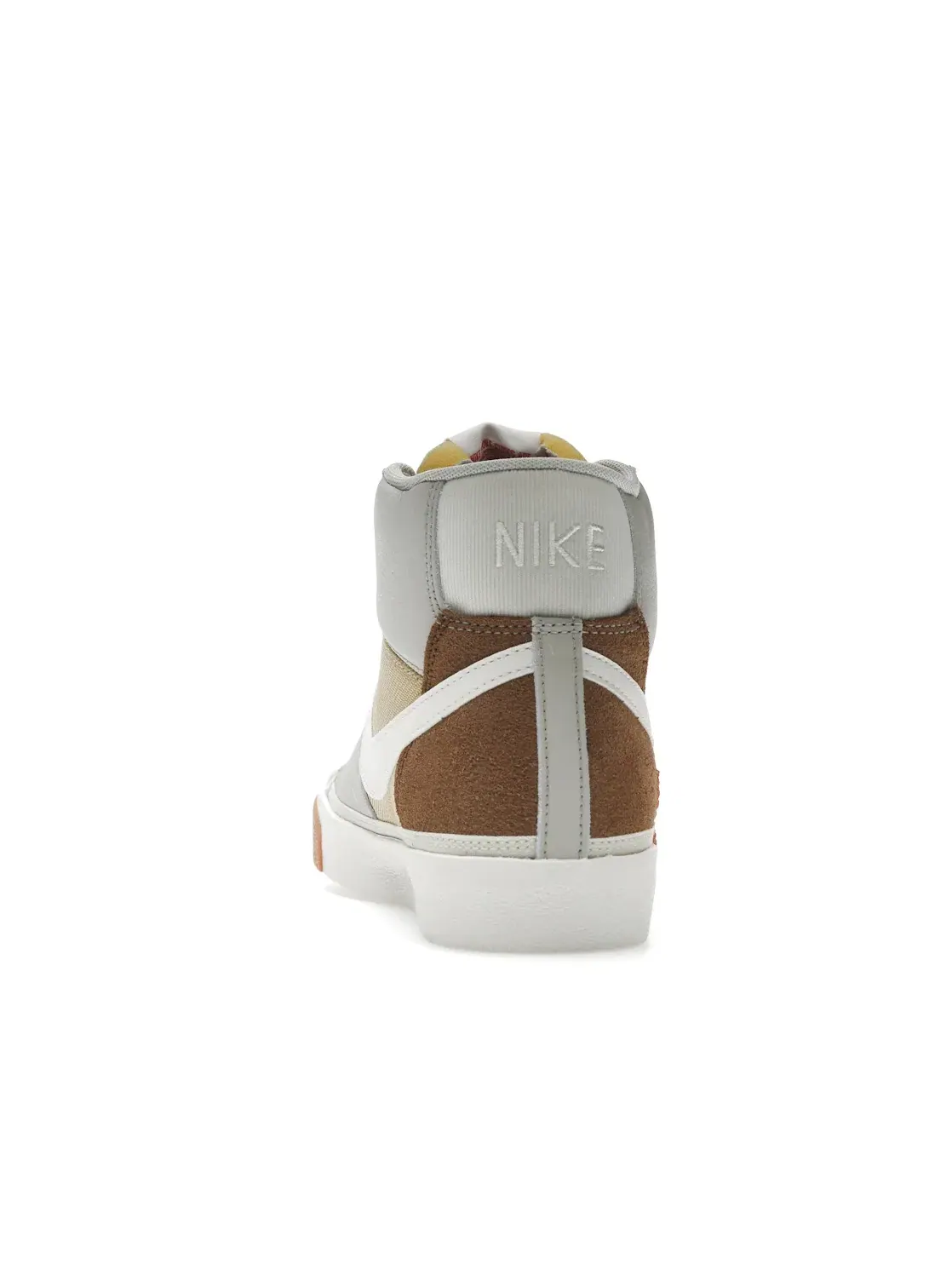 Мужские кроссовки с обновленным дизайном Nike Blazer Mid 77 Pro Club Nike, Light Bone/Sesame/Pecan/Sail — изображение 4 из 4