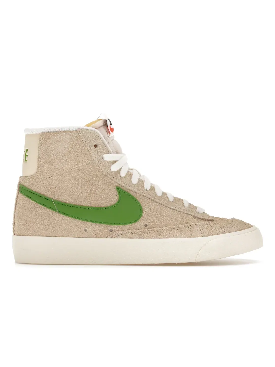 Женские кроссовки с замшевыми вставками Nike Blazer Mid 77 Vintage, Muslin/Coconut Milk/Sail/Chlorophyll — изображение 1 из 4