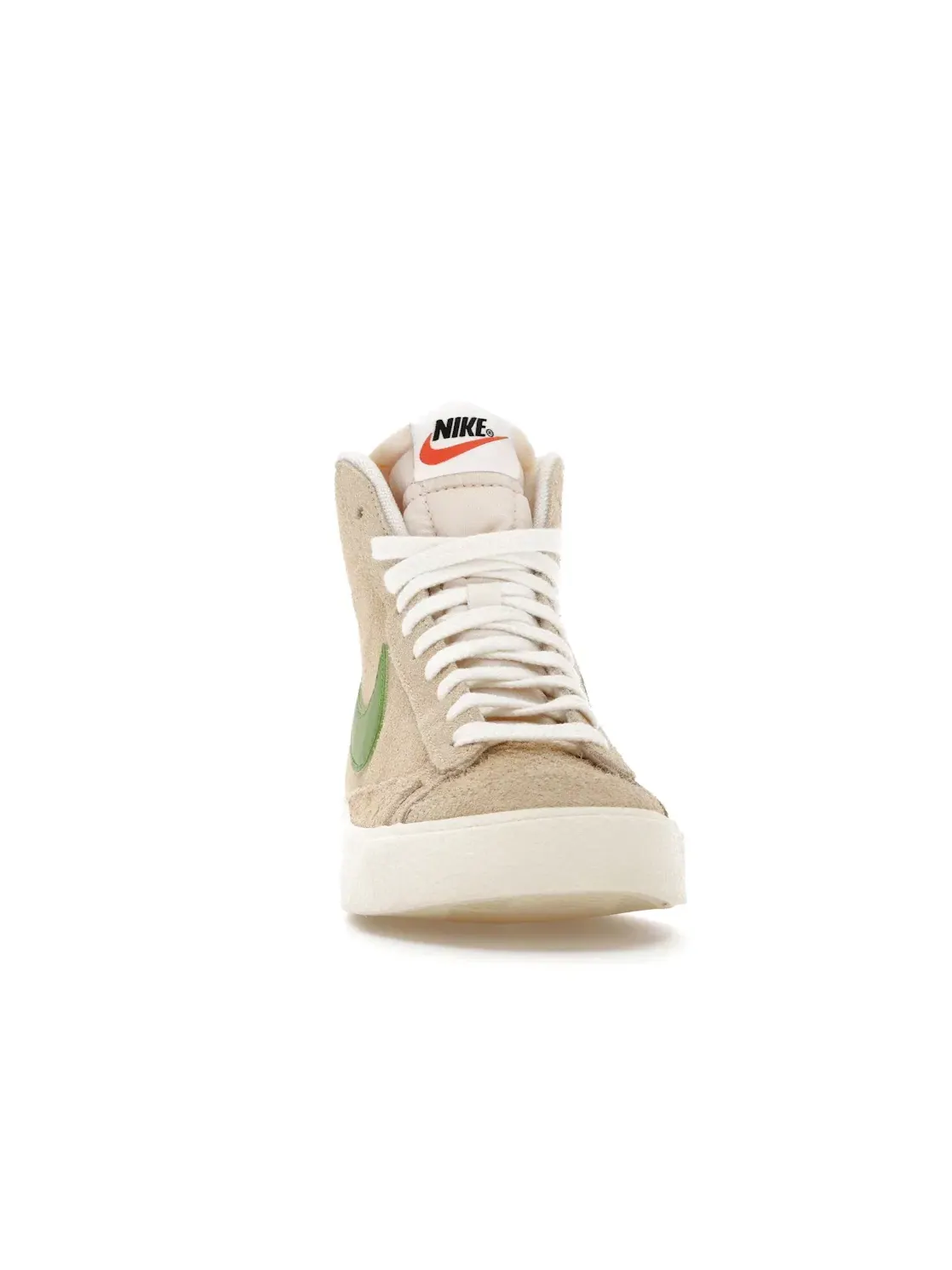 Женские кроссовки с замшевыми вставками Nike Blazer Mid 77 Vintage, Muslin/Coconut Milk/Sail/Chlorophyll — изображение 2 из 4