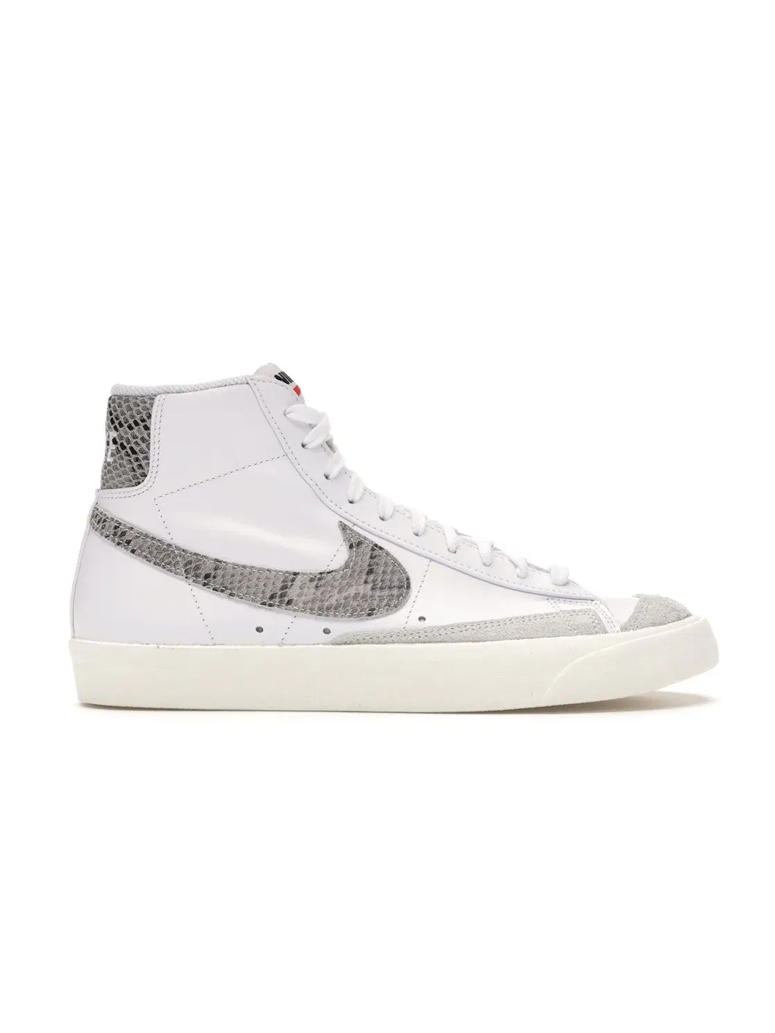 Мужские кроссовки винтажные с принтом змеиной кожи Nike Blazer Mid 77 — изображение 1 из 4, белый