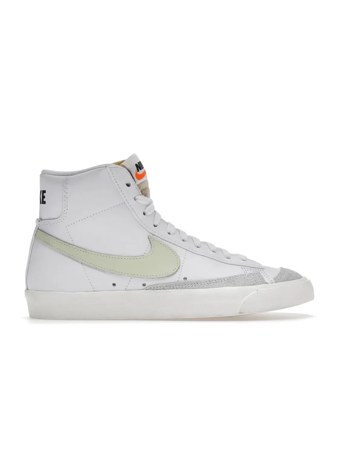 Женские кроссовки Lifestyle Nike Blazer Mid 77 — изображение 1 из 4, белый/белый-оранжевый