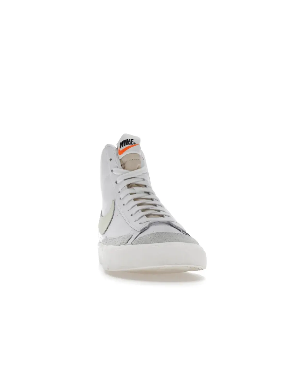Женские кроссовки Lifestyle Nike Blazer Mid 77 — изображение 2 из 4, белый/белый-оранжевый