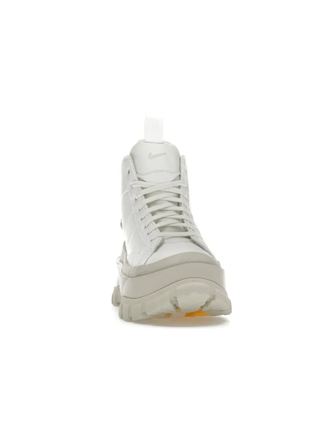 Женские кроссовки с обновленным дизайном Nike Blazer Roam Mid Nike — изображение 2 из 4, белый светлый золотистый