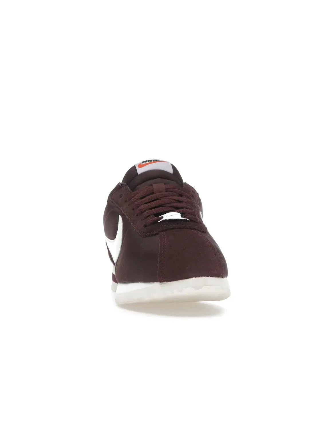 Женские кроссовки Lifestyle Nike Cortez Textile — изображение 2 из 4, бордовый