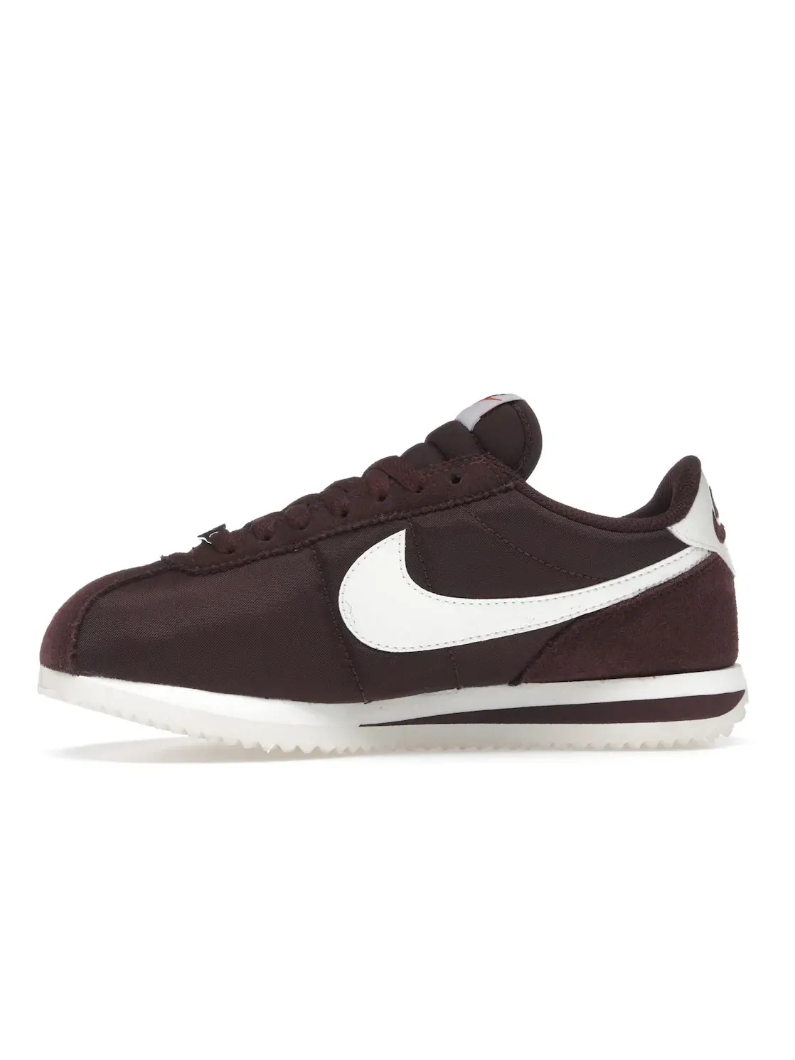 Женские кроссовки Lifestyle Nike Cortez Textile — изображение 3 из 4, бордовый