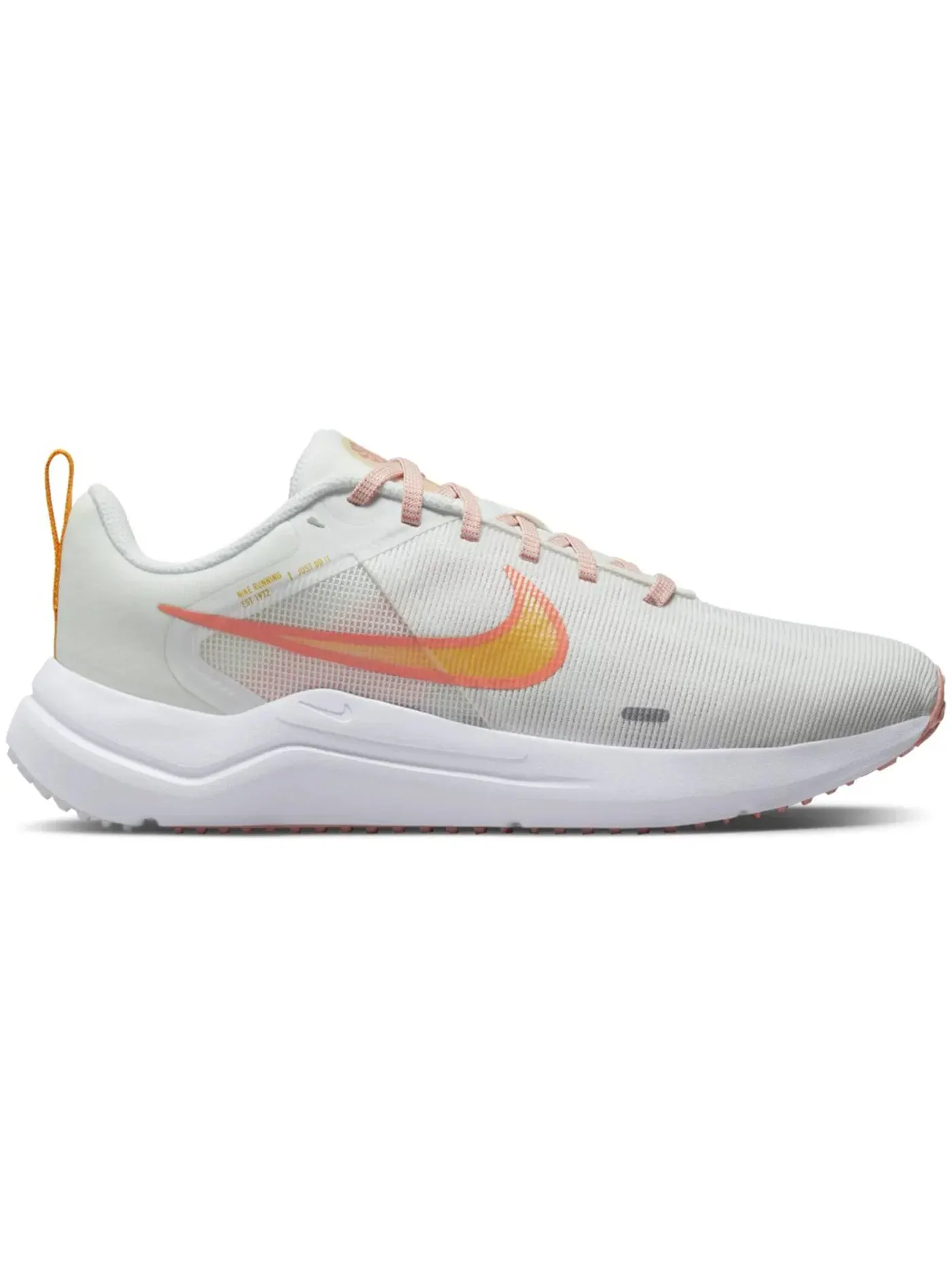 Женские кроссовки для бега Nike Downshifter 12 — изображение 1 из 1, белый/золотистый/светлый