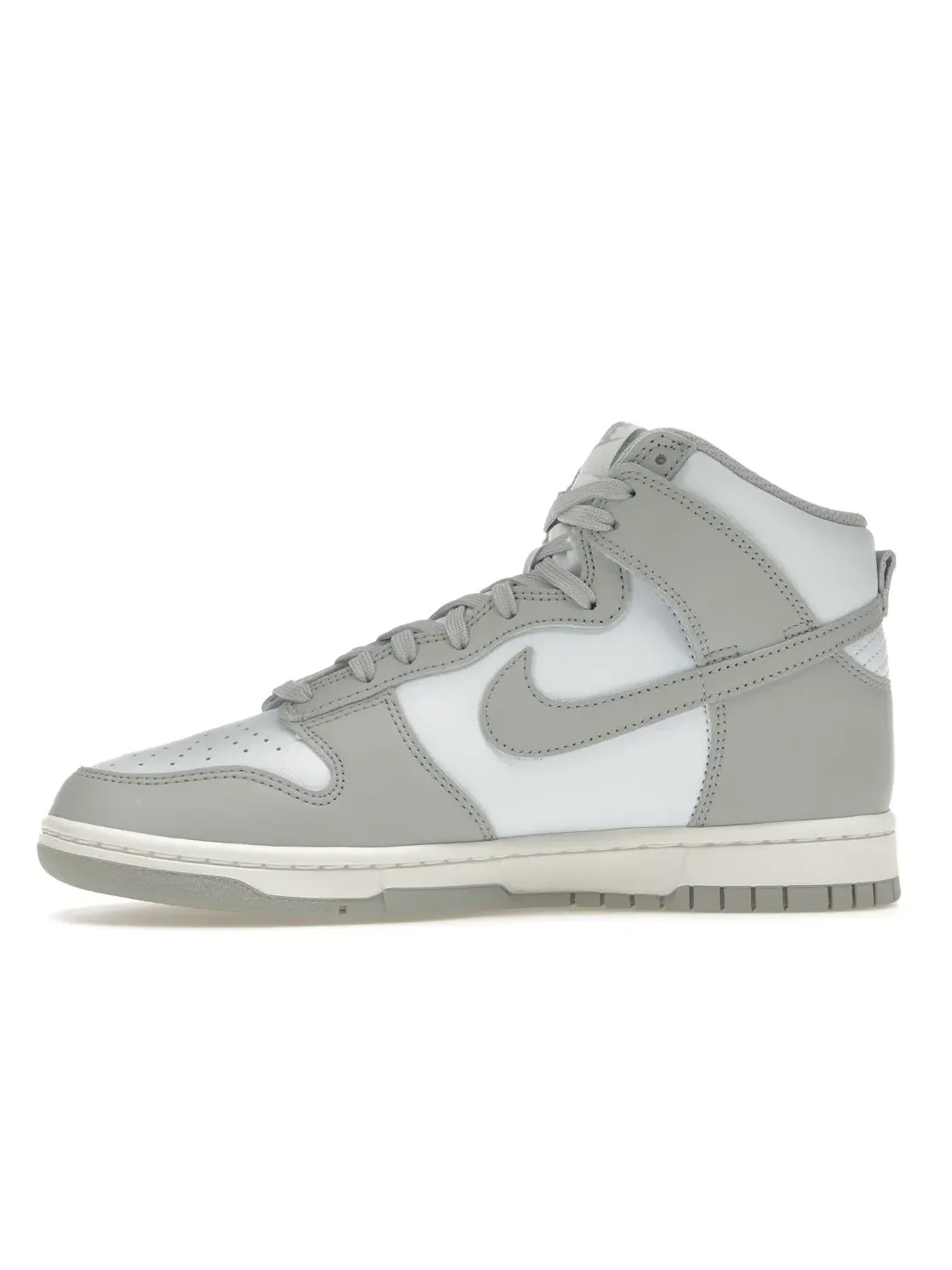 Женские кроссовки высокие с классическим дизайном Nike Dunk High — изображение 3 из 4
