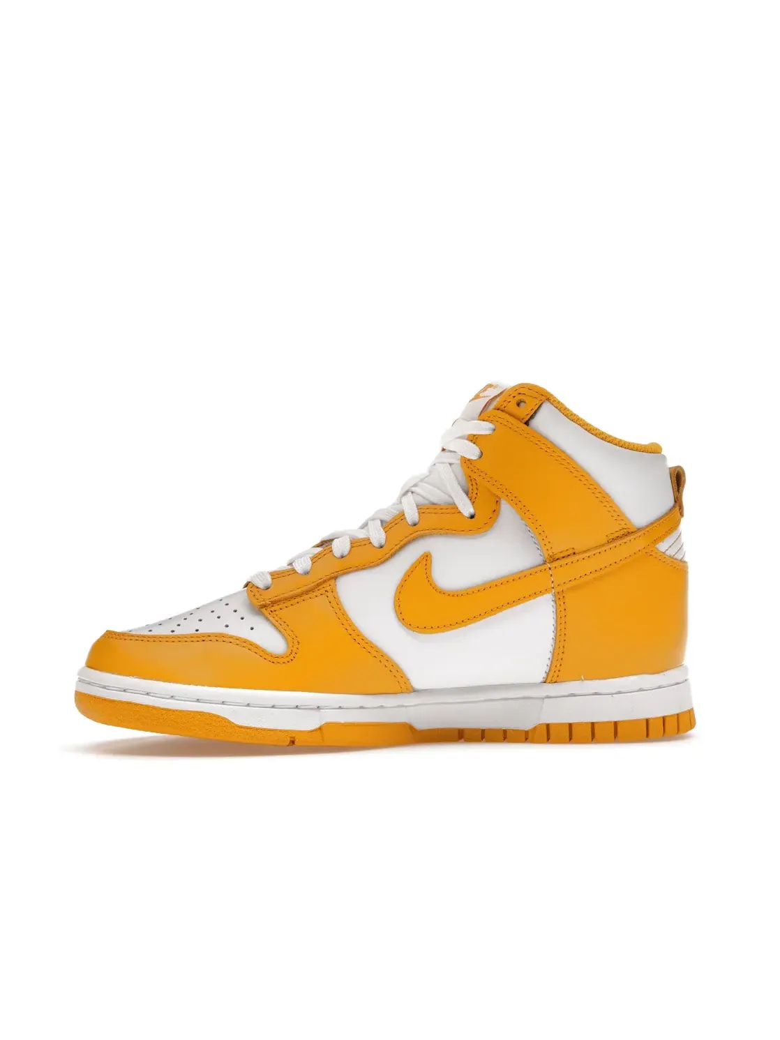 Женские кроссовки с контрастными элементами Nike Dunk High — изображение 3 из 4, белый/темный-белый