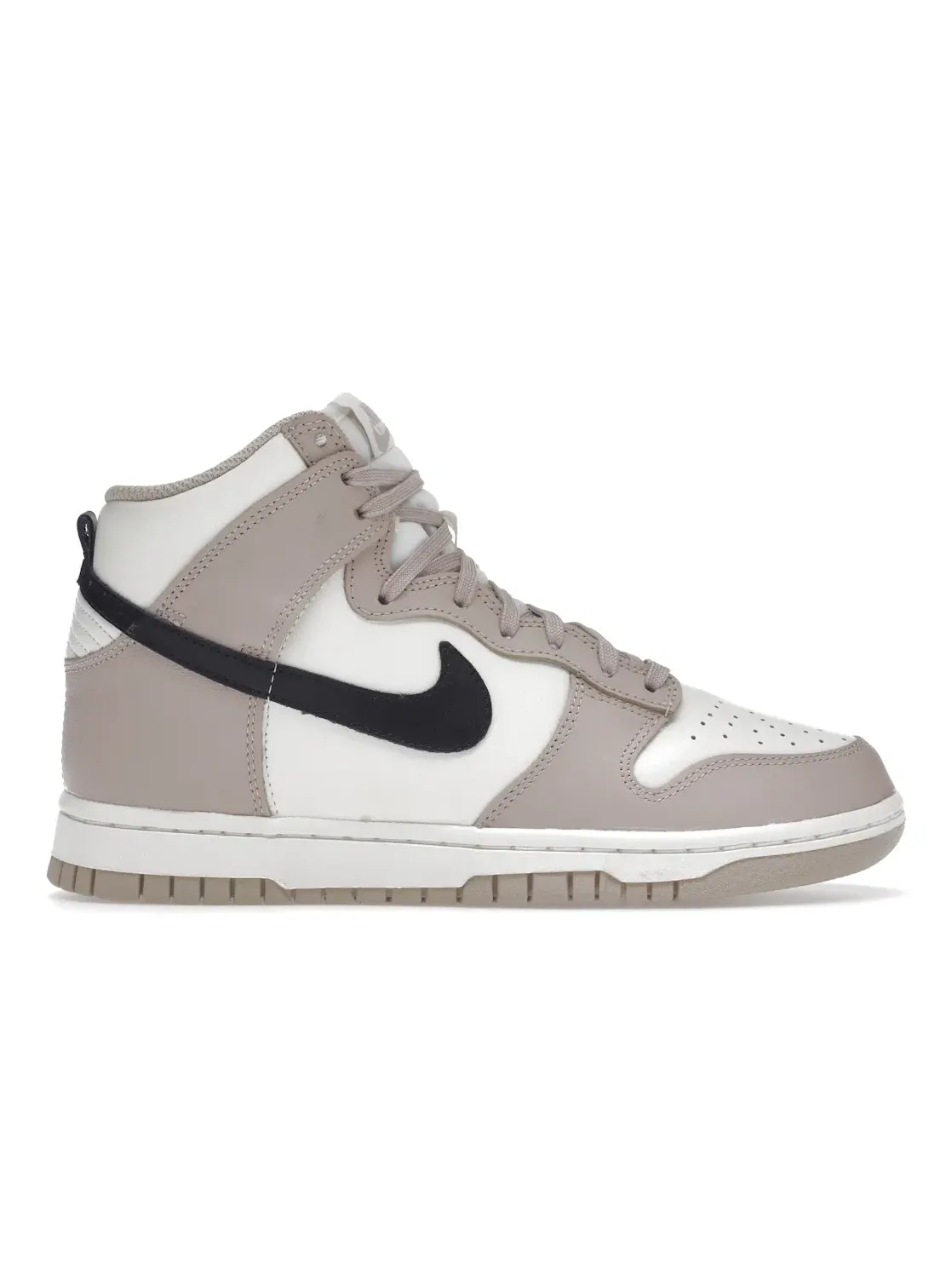 Женские кроссовки Lifestyle с кожаным верхом Nike Dunk High — изображение 1 из 4, черный