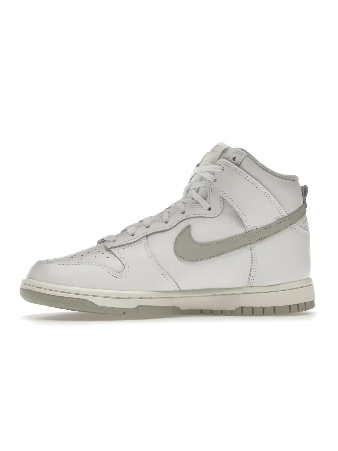 Женские кроссовки высокий с кожаным верхом Nike Dunk High — изображение 3 из 4, белый/серый