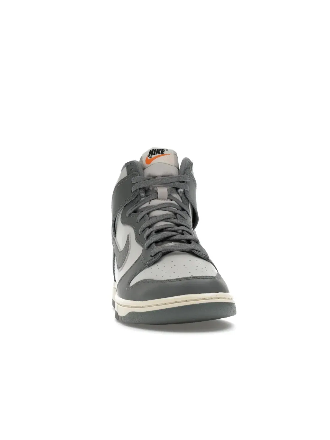 Мужские кроссовки высокие ретро-выпуск Nike Dunk High — изображение 2 из 4, светлый/серый--оранжевый