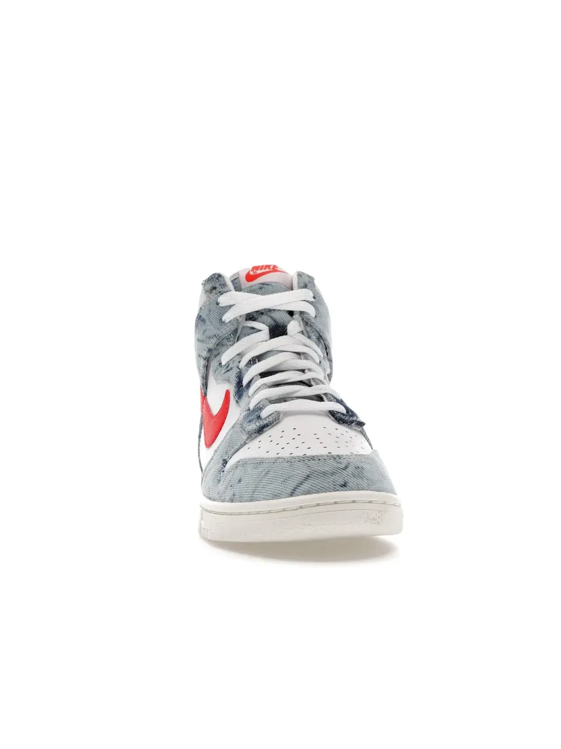 Женские кроссовки с потертым денимом Nike Dunk High — изображение 2 из 4