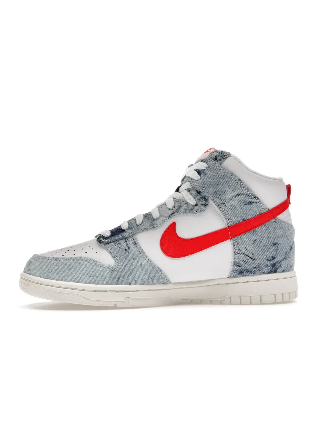 Женские кроссовки с потертым денимом Nike Dunk High — изображение 3 из 4