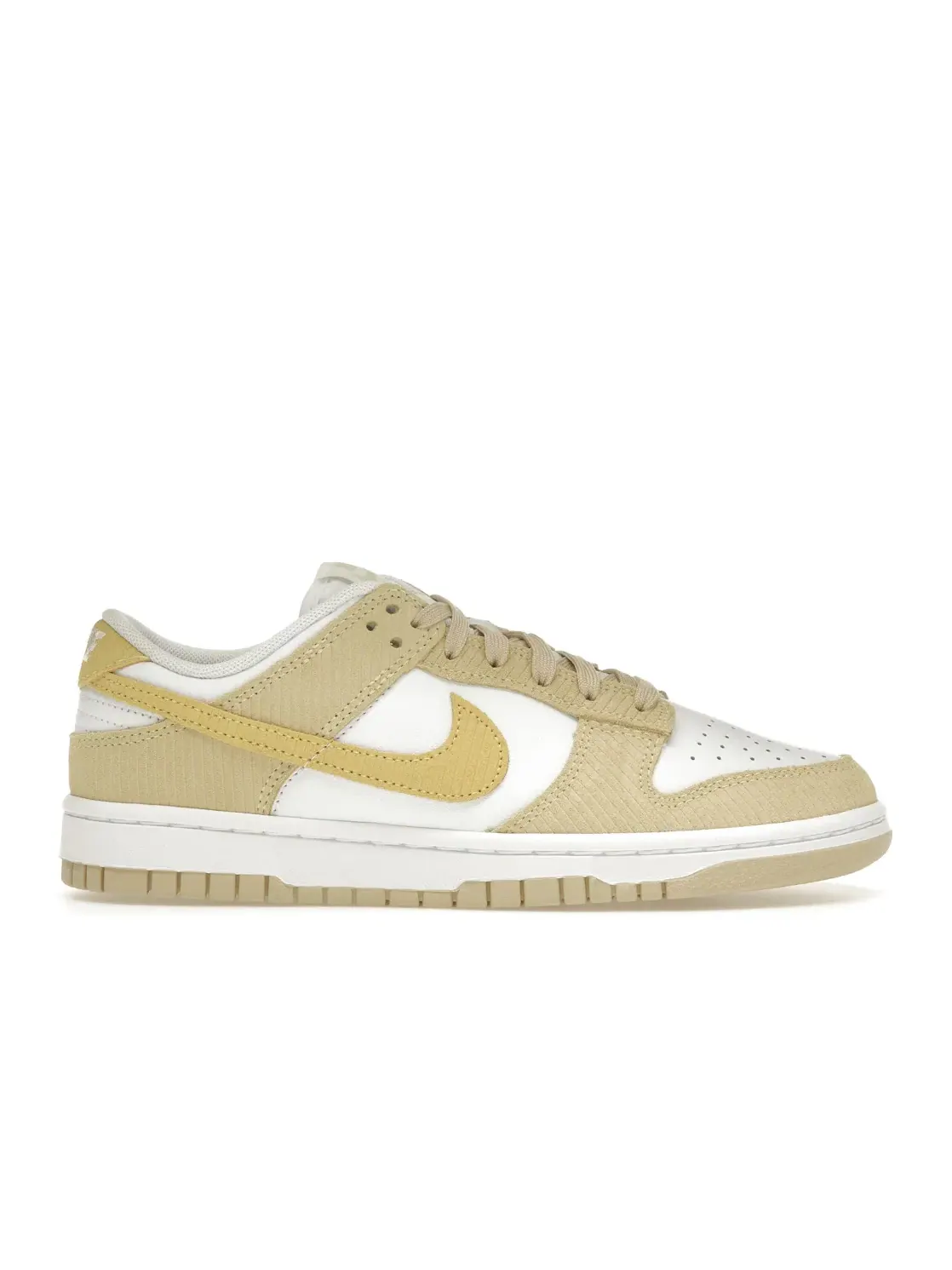 Женские кроссовки Lifestyle с вельветом Nike Dunk Low — изображение 1 из 4, белый