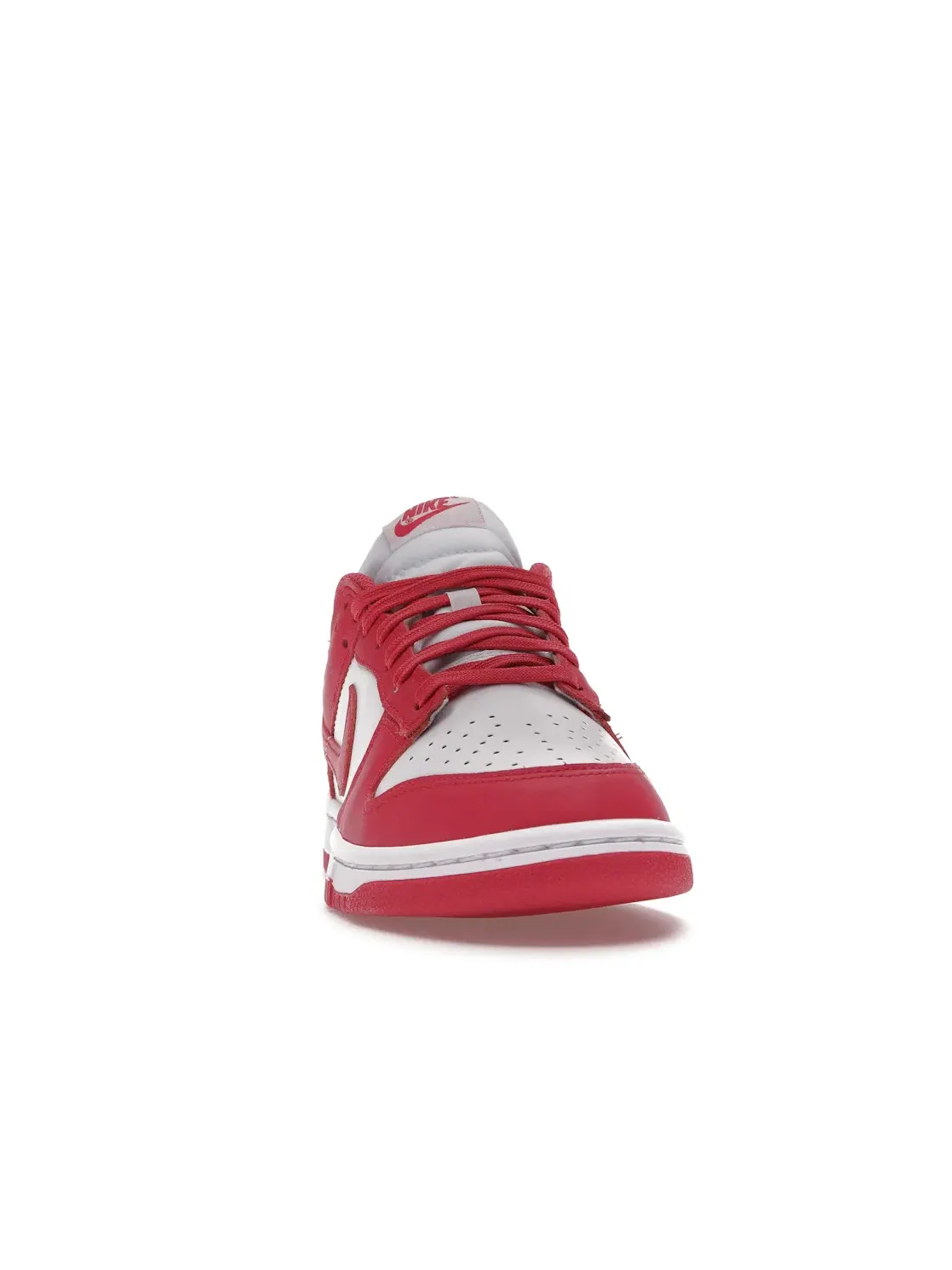 Женские кроссовки Lifestyle Nike Dunk Low — изображение 2 из 4, белый/розовый