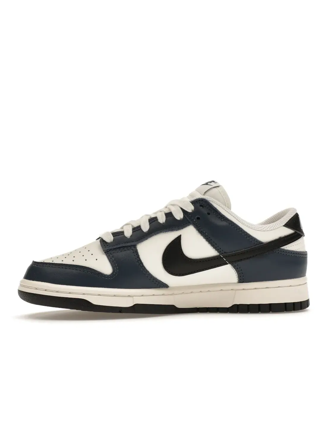 Женские кроссовки с низкой посадкой Nike Dunk Low Nike — изображение 3 из 4, темно-синий черный белый