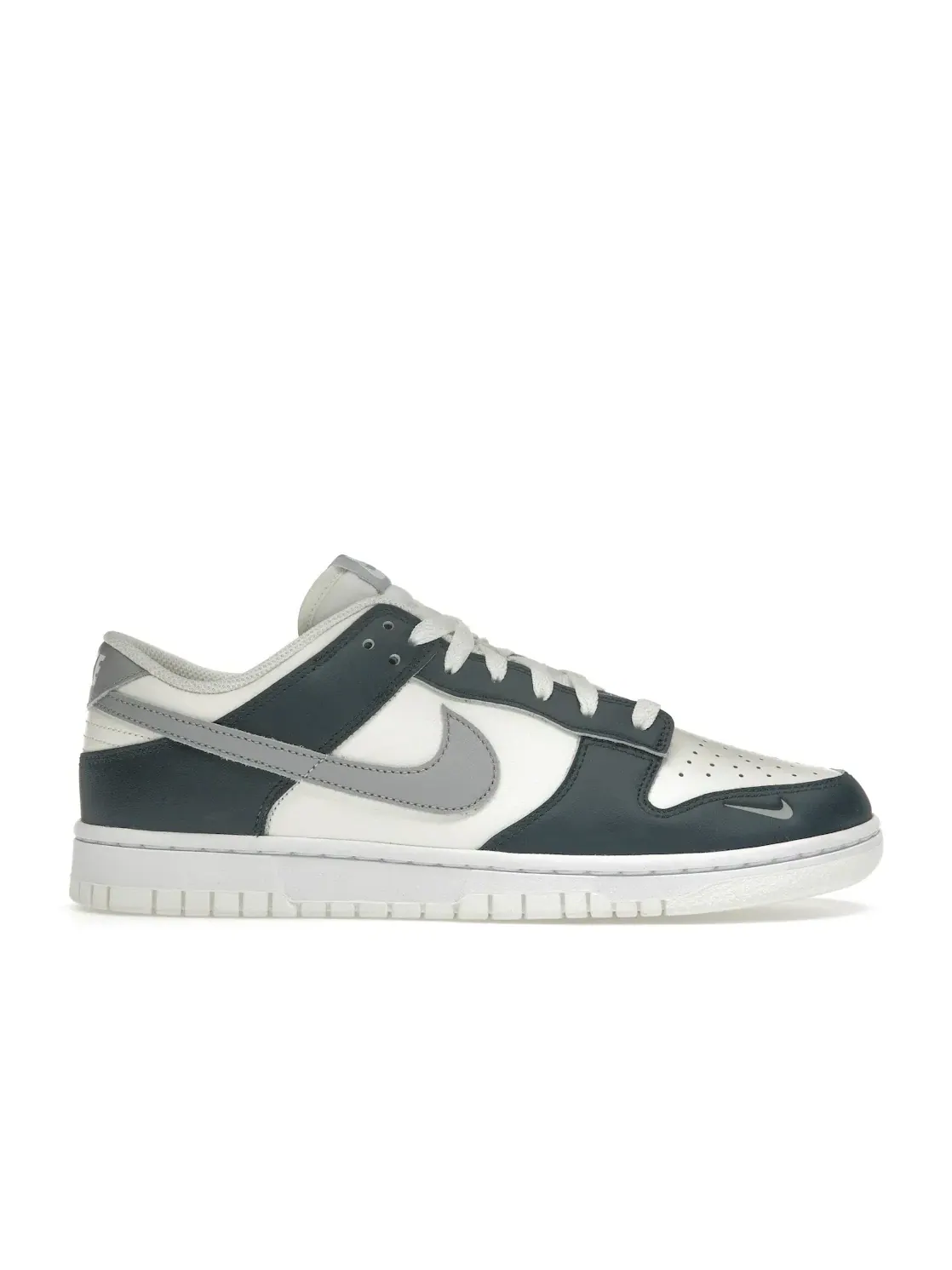 Женские кроссовки Lifestyle Nike Dunk Low — изображение 1 из 4, белый/темно-синий/серый