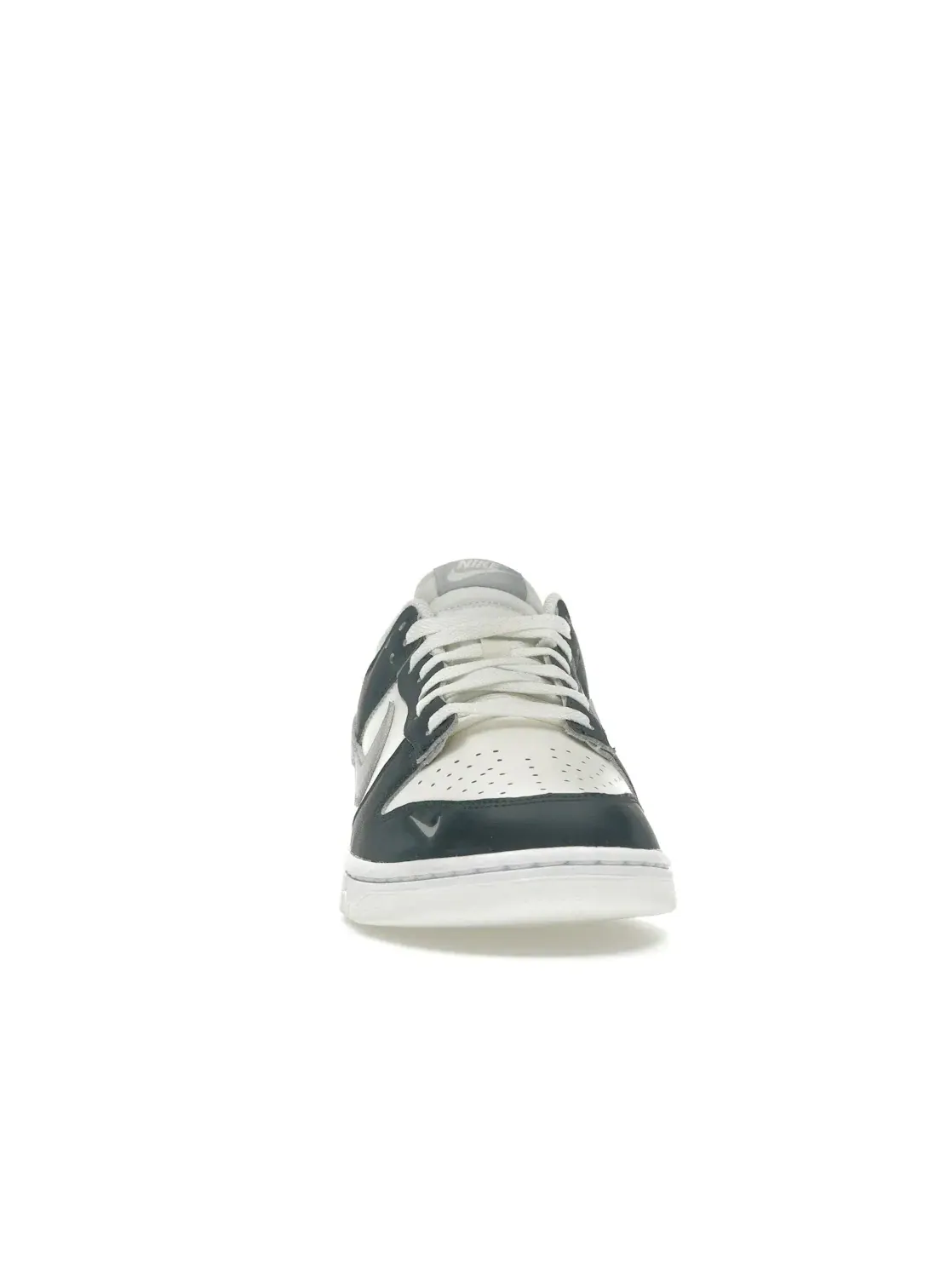 Женские кроссовки Lifestyle Nike Dunk Low — изображение 2 из 4, белый/темно-синий/серый