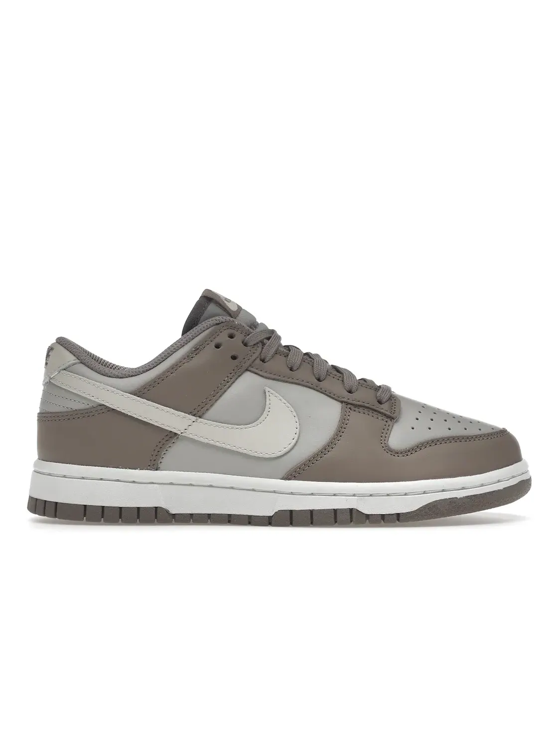 Женские кроссовки Lifestyle Nike Dunk Low — изображение 1 из 4