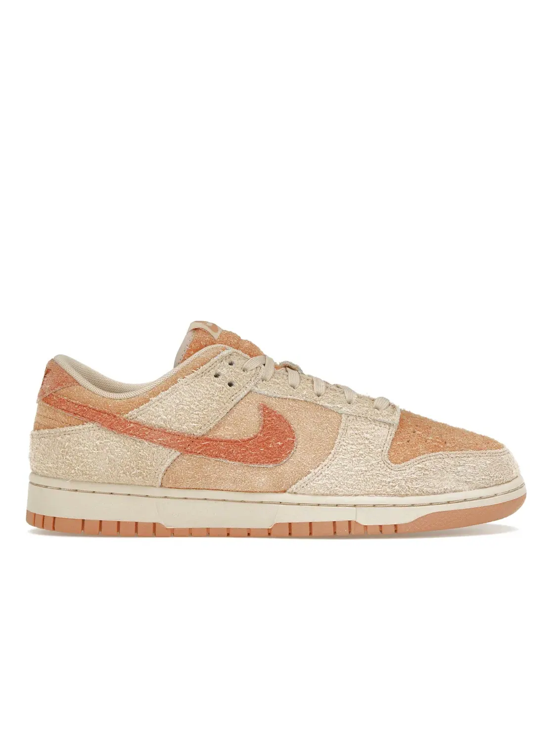 Женские кроссовки замшевые Nike Dunk Low — изображение 1 из 4, коричневый