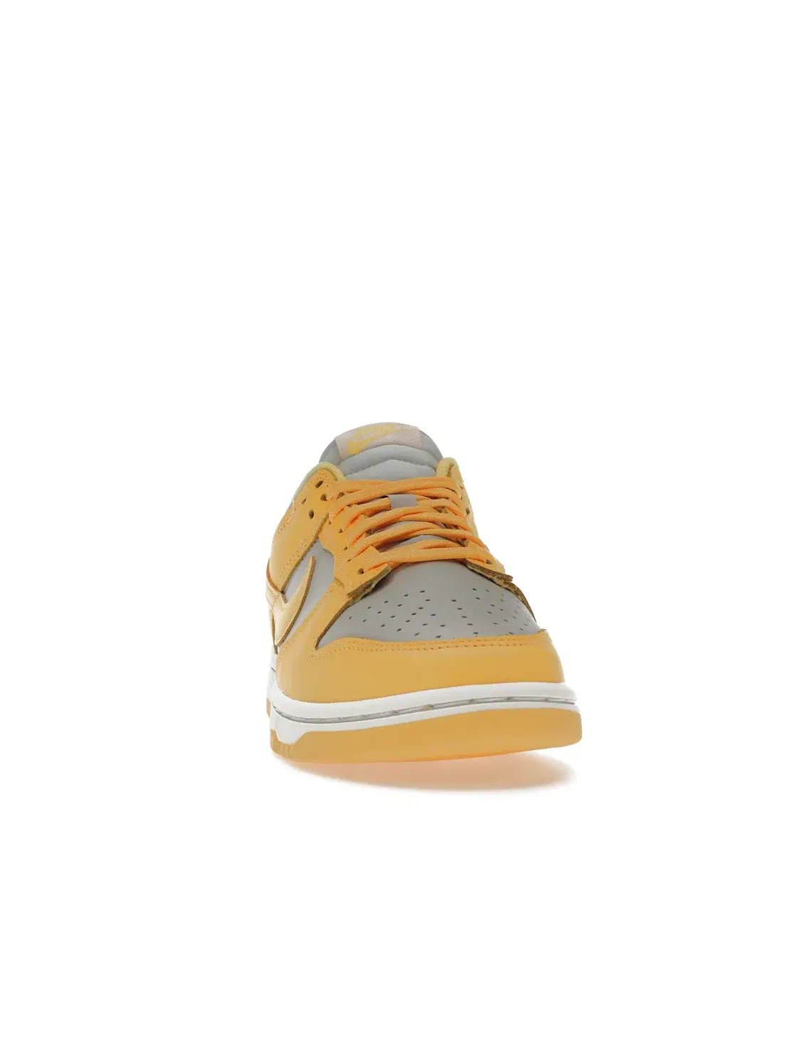 Женские кроссовки Lifestyle Nike Dunk Low, Light Bone/Citron Pulse-Sail — изображение 2 из 4