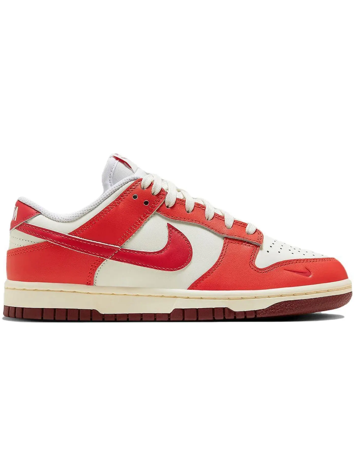 Женские кроссовки Lifestyle Nike Dunk Low — изображение 1 из 1, белый