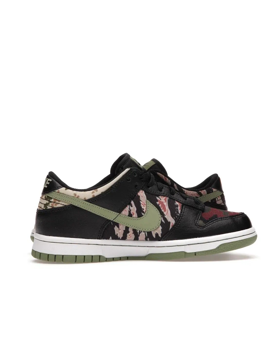 Детские кроссовки Lifestyle с камуфляжным принтом Nike Dunk Low Nike — изображение 3 из 4, черный/мульти-оливковый