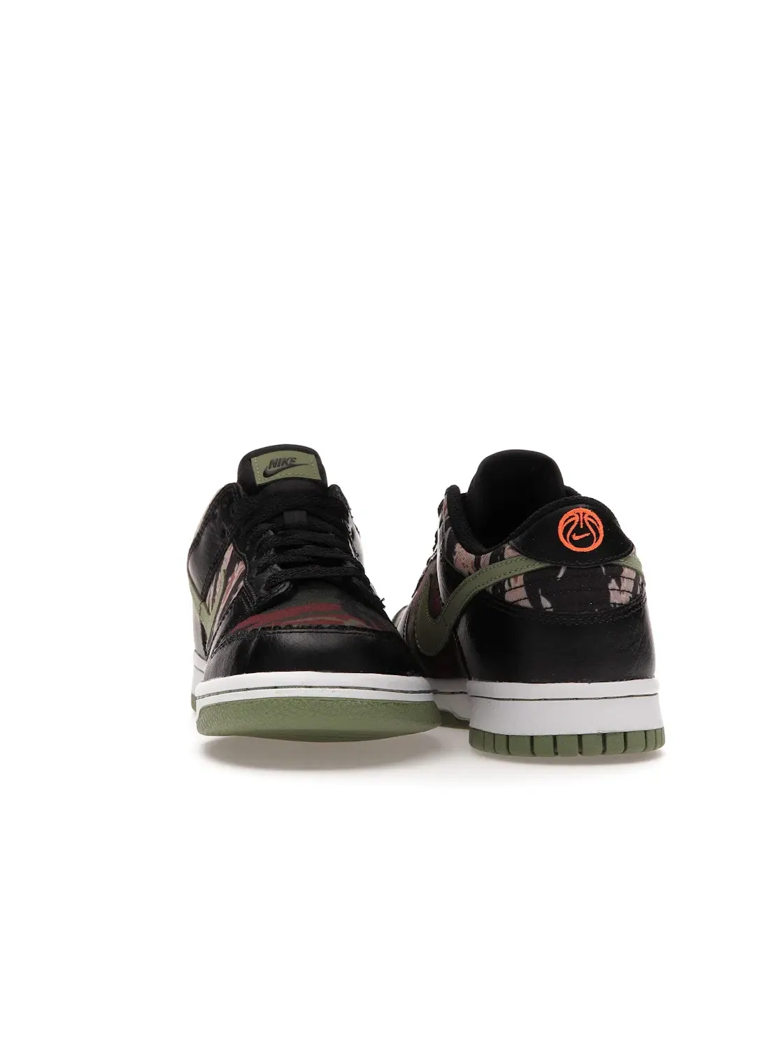 Детские кроссовки Lifestyle с камуфляжным принтом Nike Dunk Low Nike — изображение 4 из 4, черный/мульти-оливковый